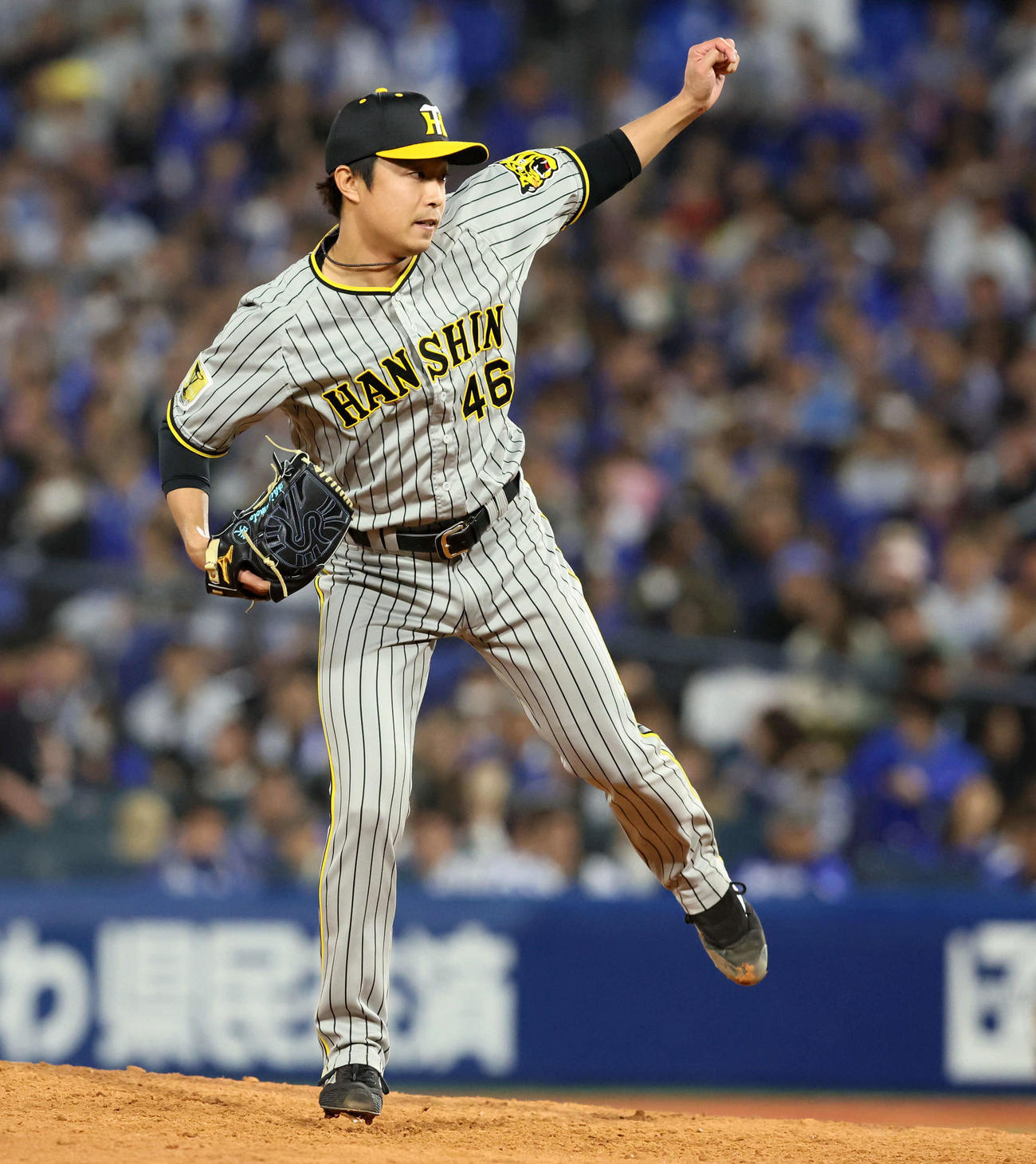 DeNA対阪神　11回裏、阪神4番手で登板する島本（撮影・加藤哉）