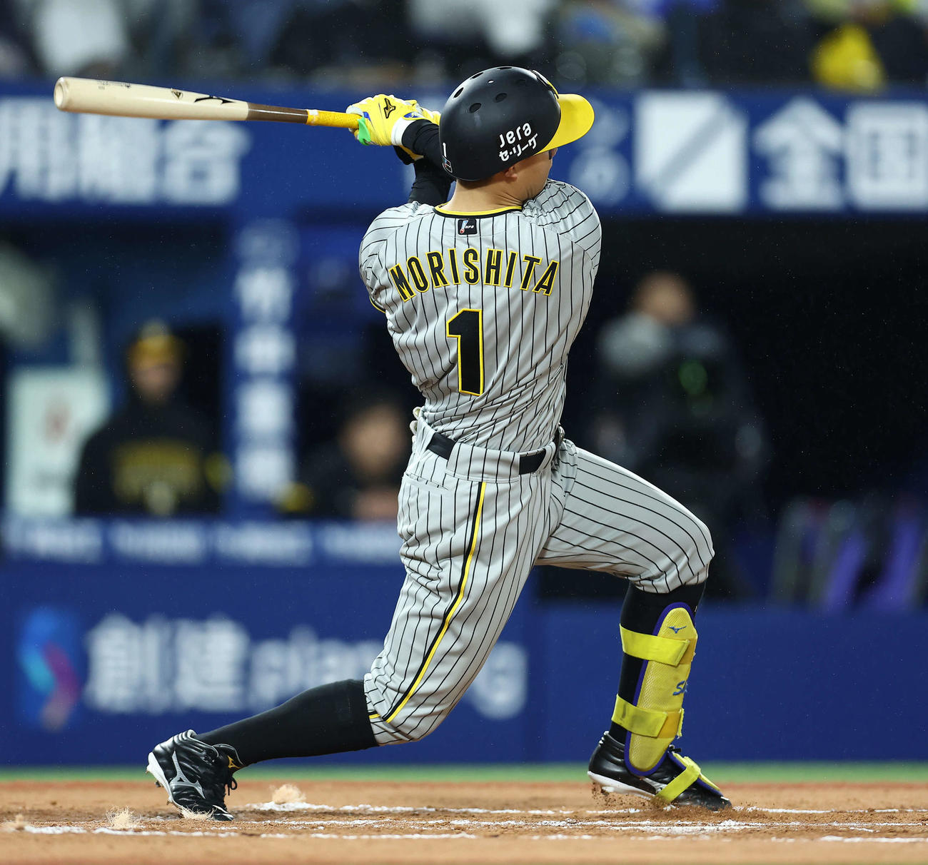 DeNA対阪神　6回表阪神1死一塁、同点適時二塁打を放つ森下（撮影・河田真司）