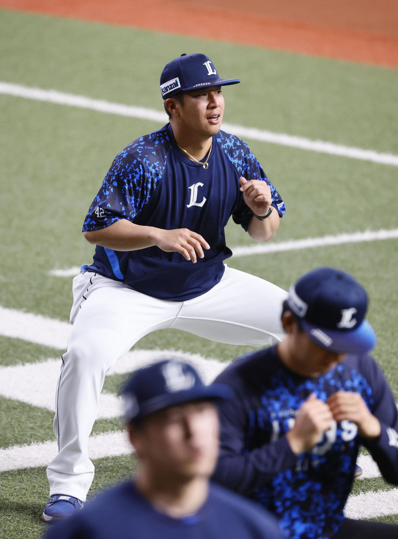 オリックス対西武　ウオーミングアップする西武ボー（撮影・藤尾明華）