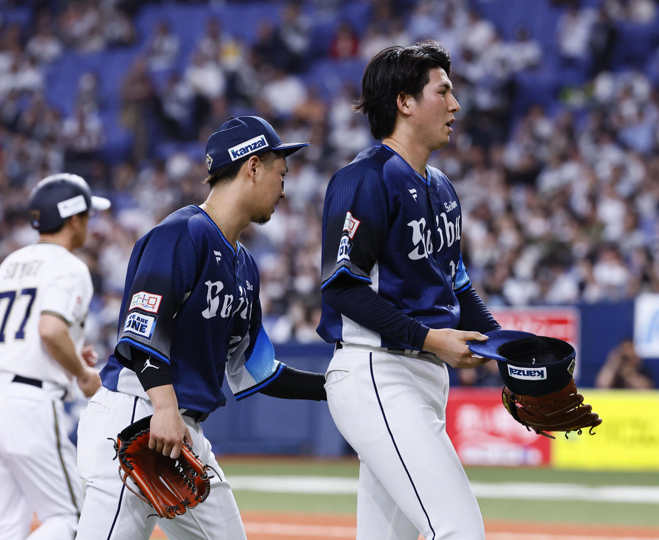 オリックス対西武　7回3失点で投げ終え、ベンチに戻る西武武内（撮影・藤尾明華）