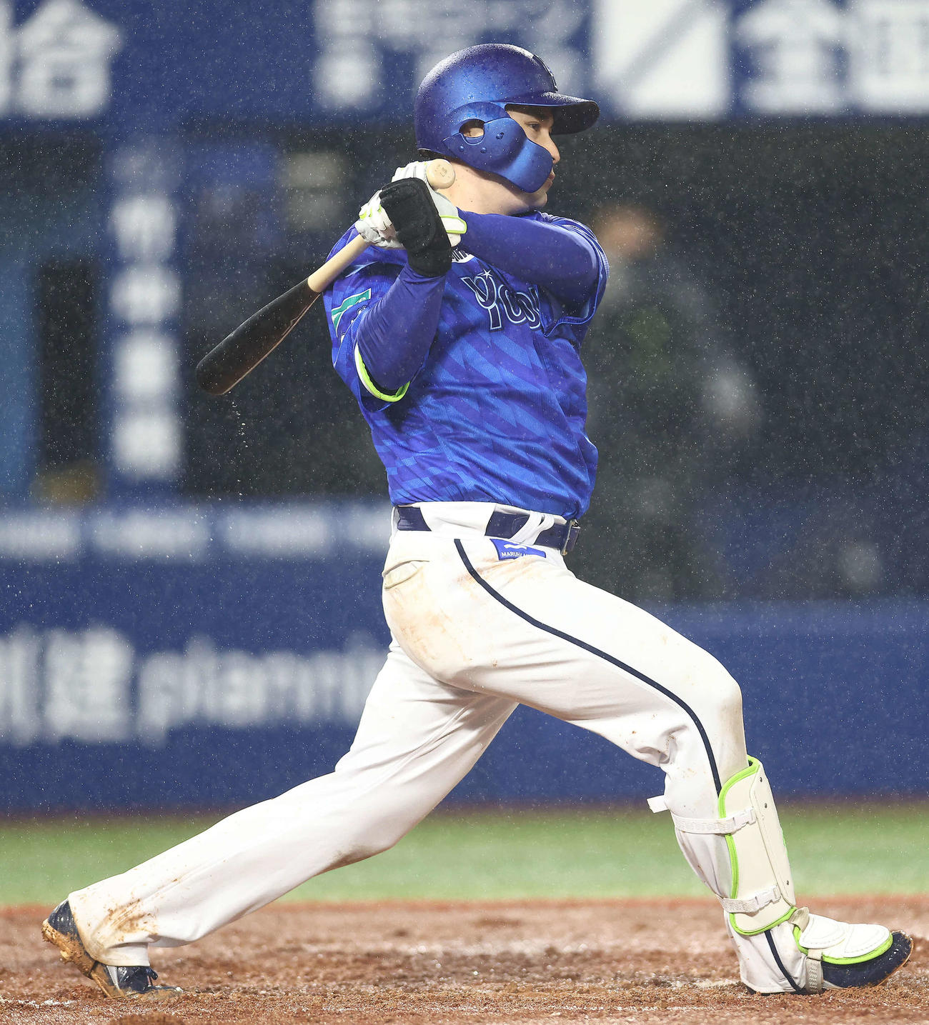 DeNA対阪神　7回裏DeNA無死、右前打を放つ佐野（撮影・河田真司）