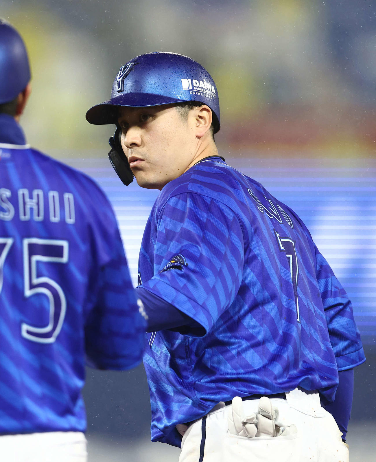 DeNA対阪神　7回裏DeNA無死、右前打を放ち出塁する佐野（撮影・河田真司）
