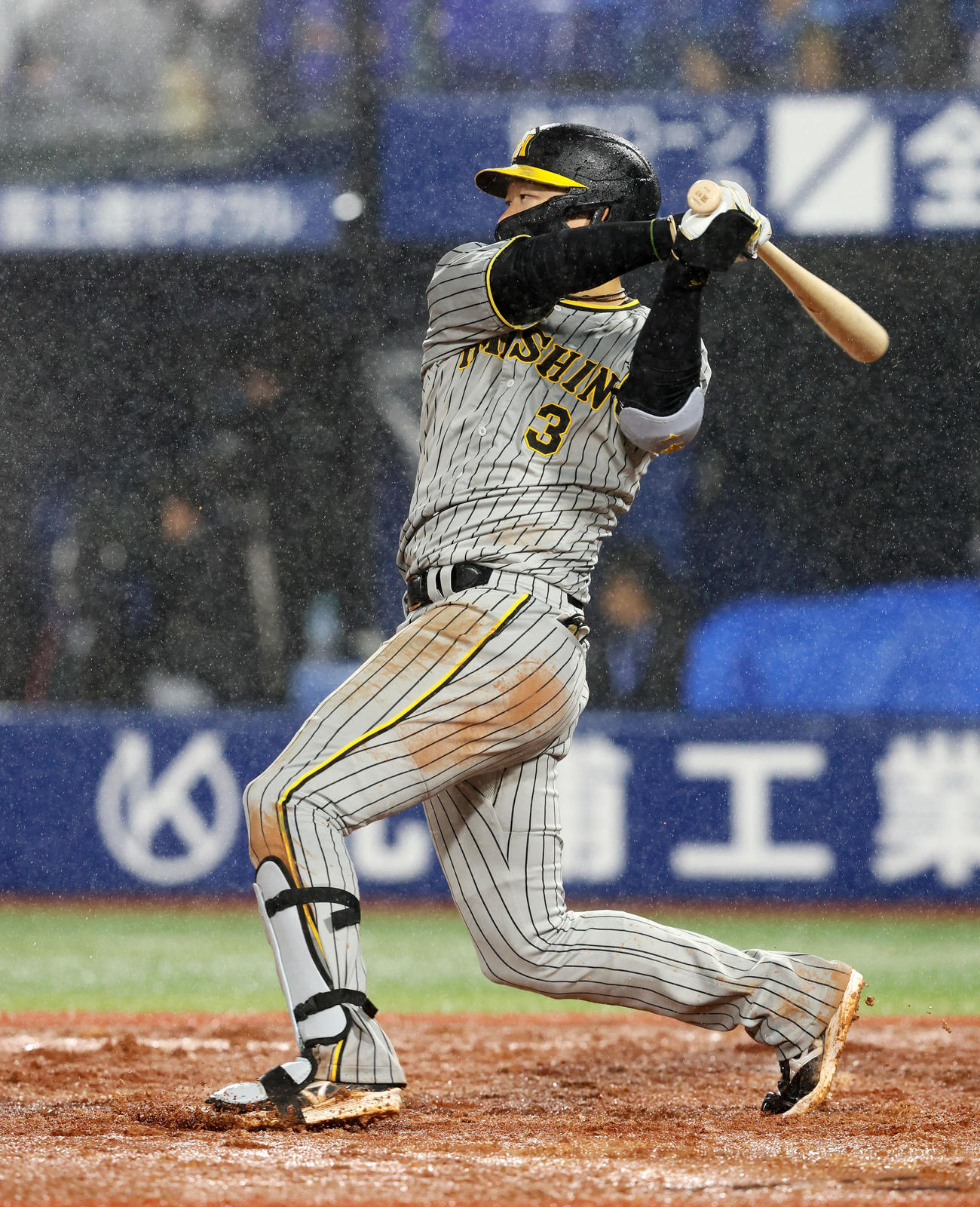DeNA対阪神　9回表阪神無死満塁、大山は中適時打を放つ（撮影・加藤哉）