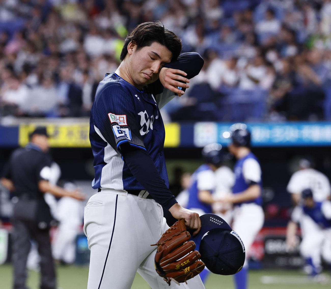 オリックス対西武　7回3失点で投げ終え、ベンチに戻る西武武内（撮影・藤尾明華）