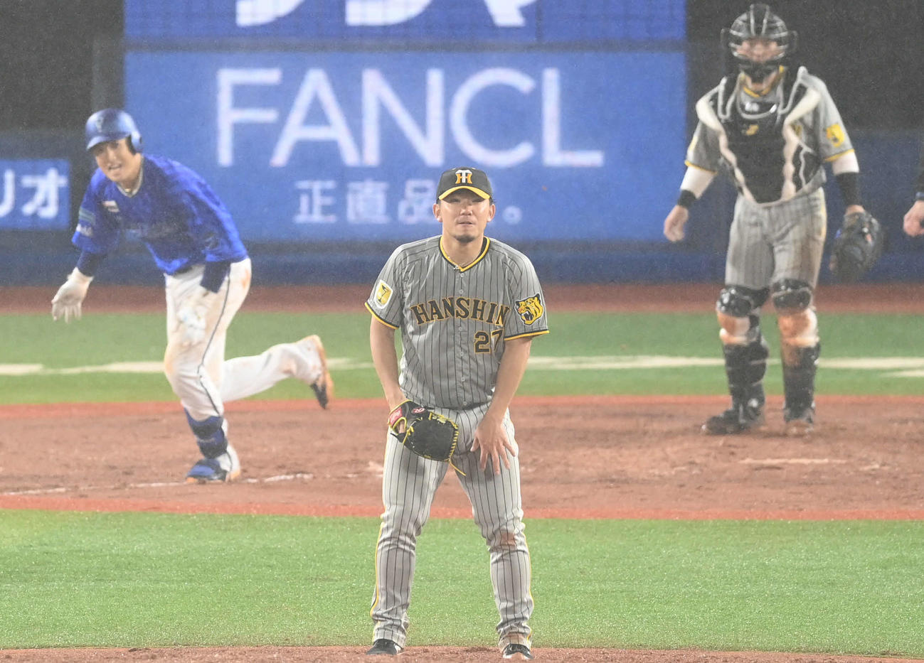 DeNA対阪神　7回裏DeNA2死二、三塁、伊藤将は山本に中前2点適時打を許す（撮影・山崎安昭）