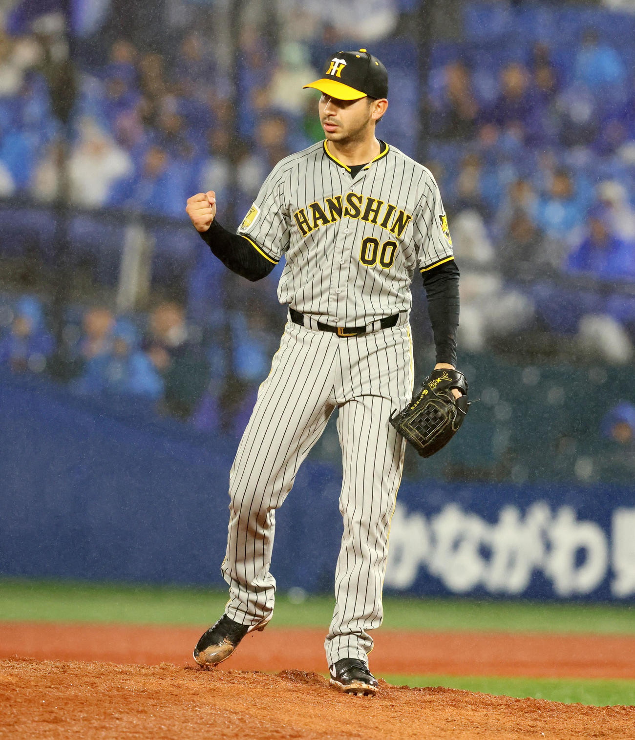 DeNA対阪神　DeNAに勝利しガッツポーズを見せるゲラ（撮影・加藤哉）