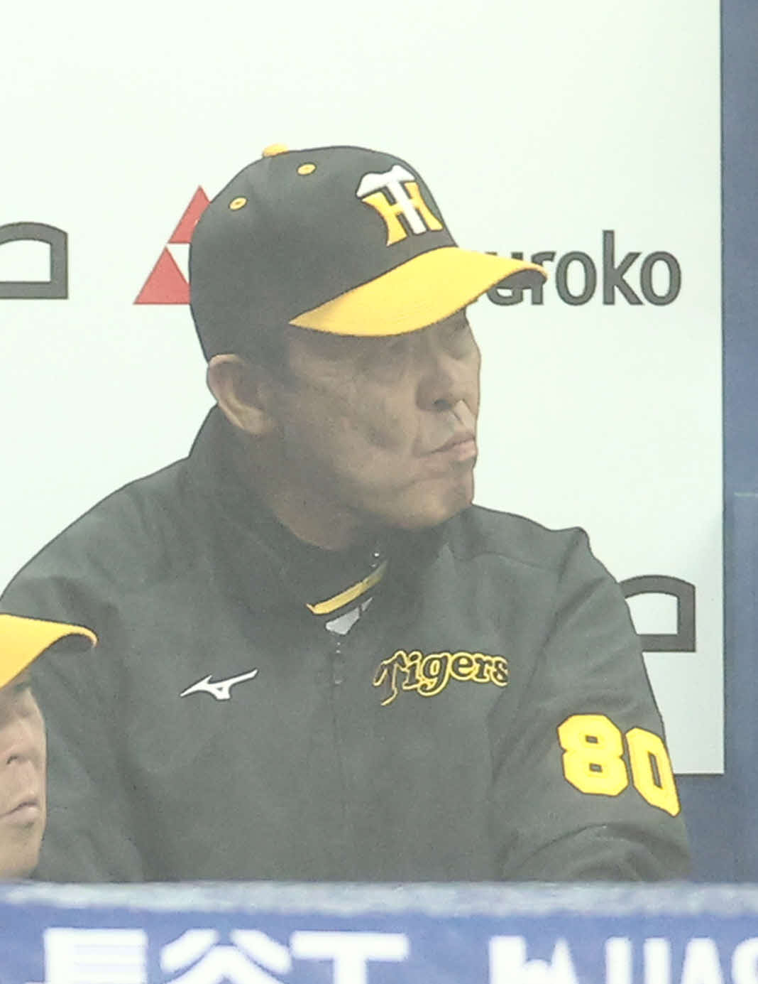 DeNA対阪神　7回裏に逆転を許し、浮かない表情の阪神岡田監督（撮影・河田真司）