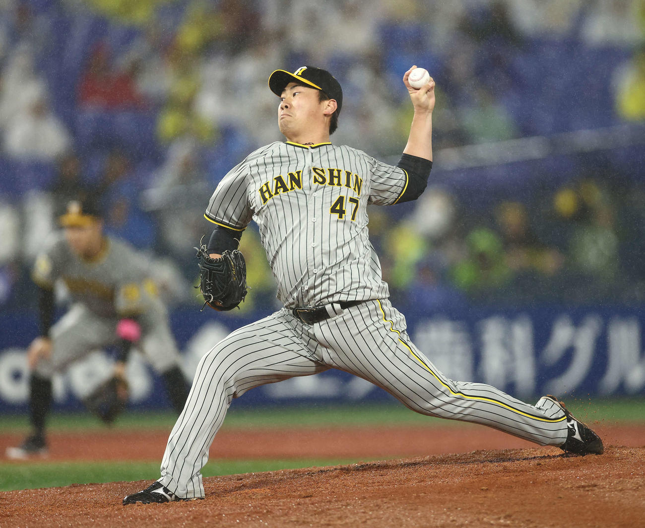 DeNA対阪神　8回裏、阪神2番手で登板する桐敷（撮影・河田真司）