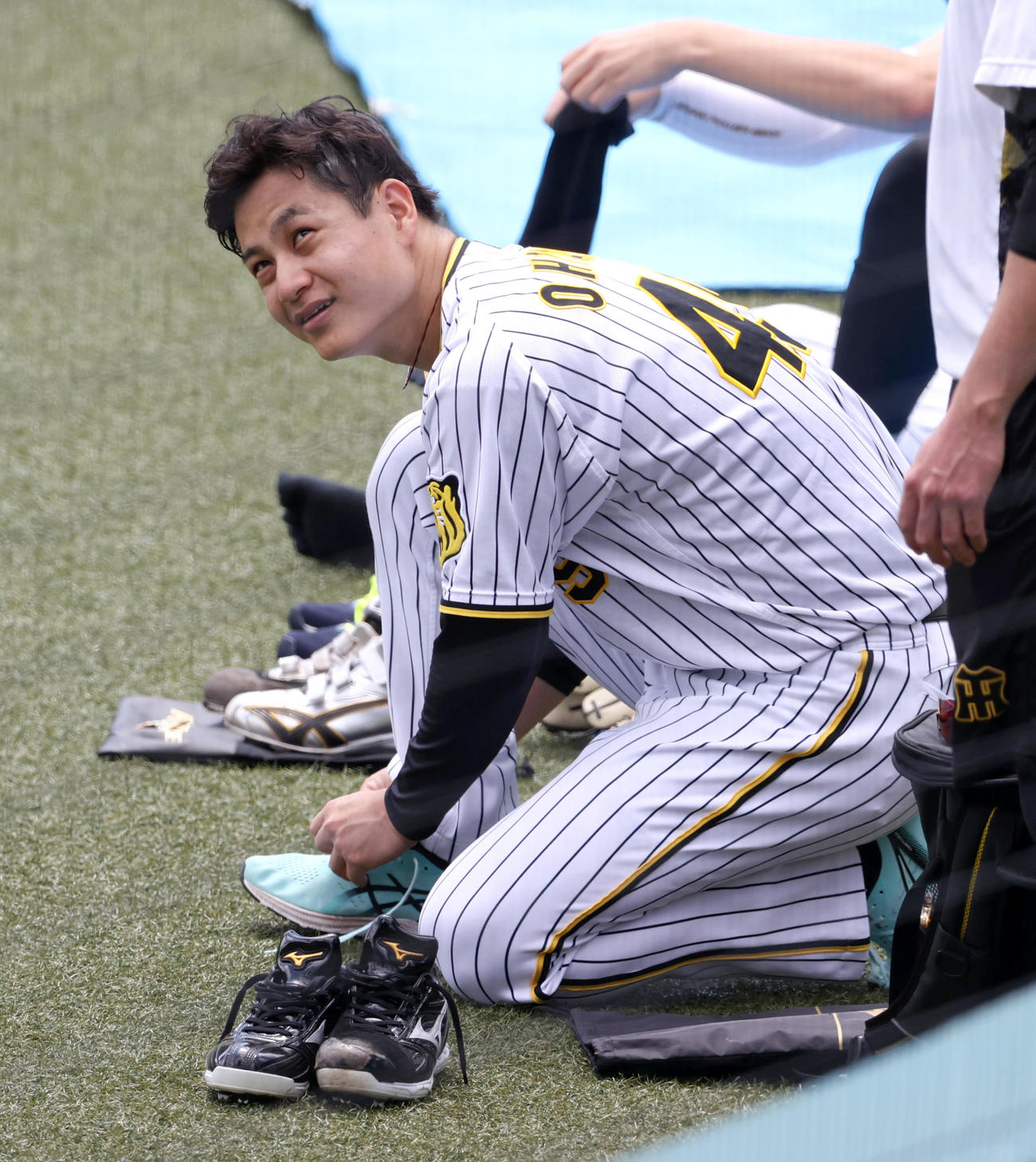 投手指名練習でリラックスした表情を見せる阪神大竹（撮影・上山淳一）