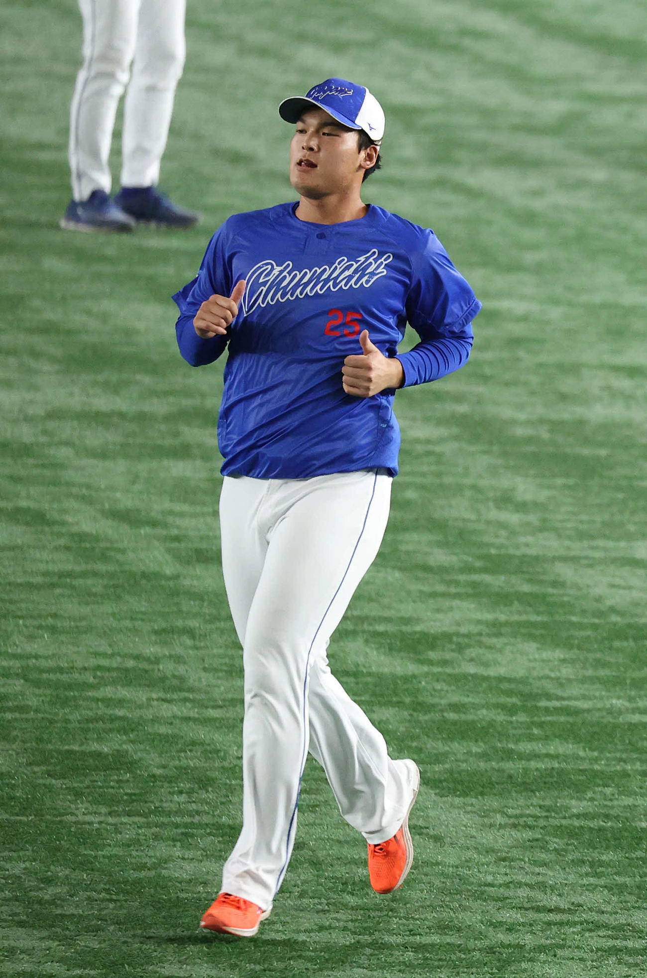 巨人対中日　試合前練習に参加した中日石川昂（撮影・河野匠）