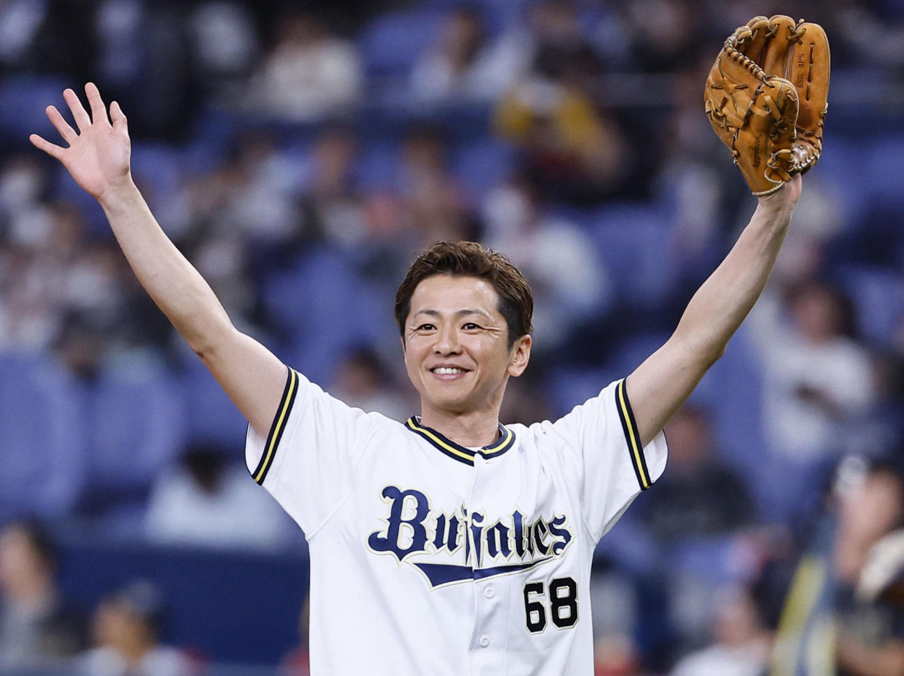 オリックス対西武　始球式を務めた競艇選手の石野貴之（撮影・藤尾明華）