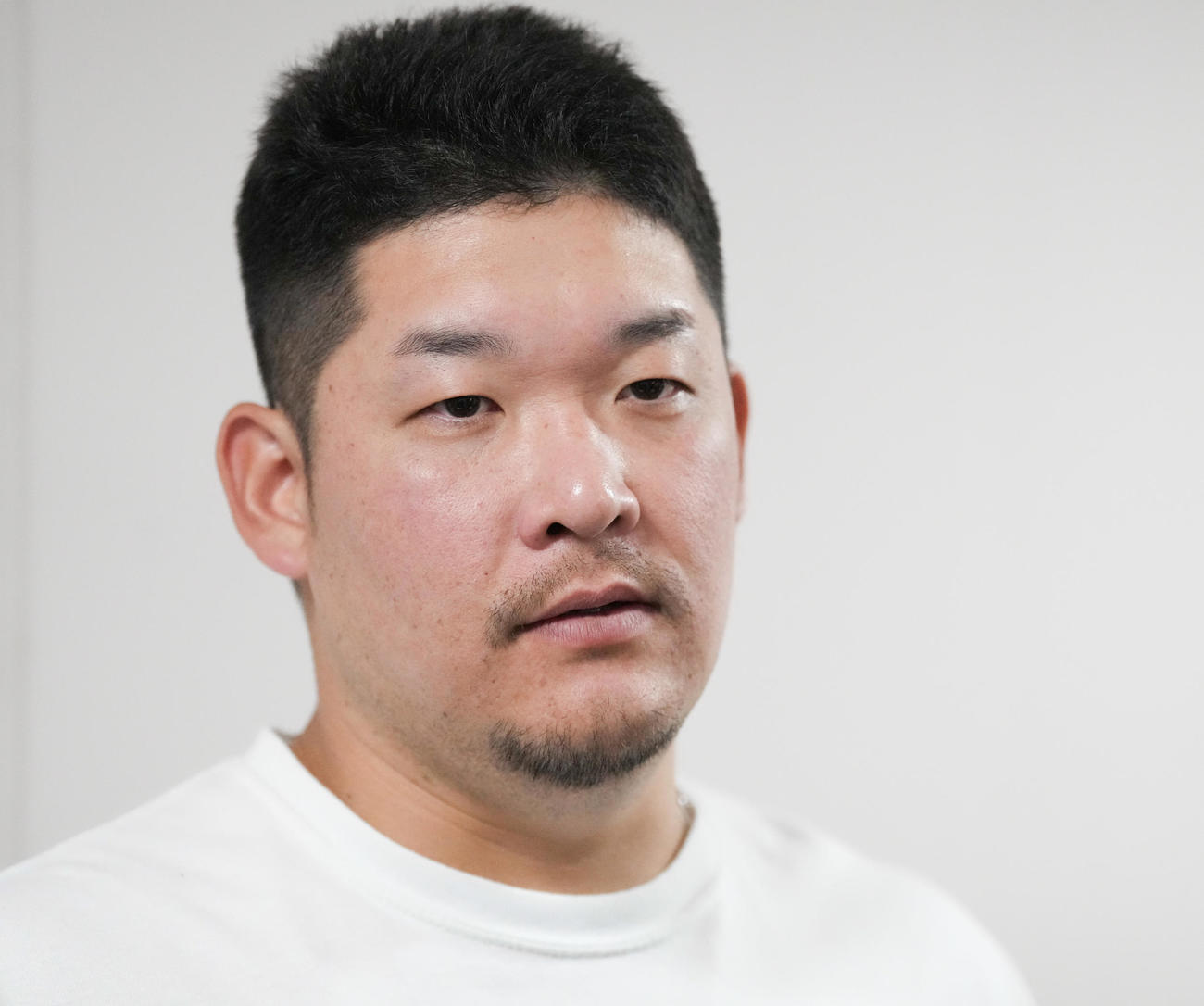 日本ハム対DeNA　試合後、囲み取材に応じるDeNA筒香（撮影・鈴木みどり）