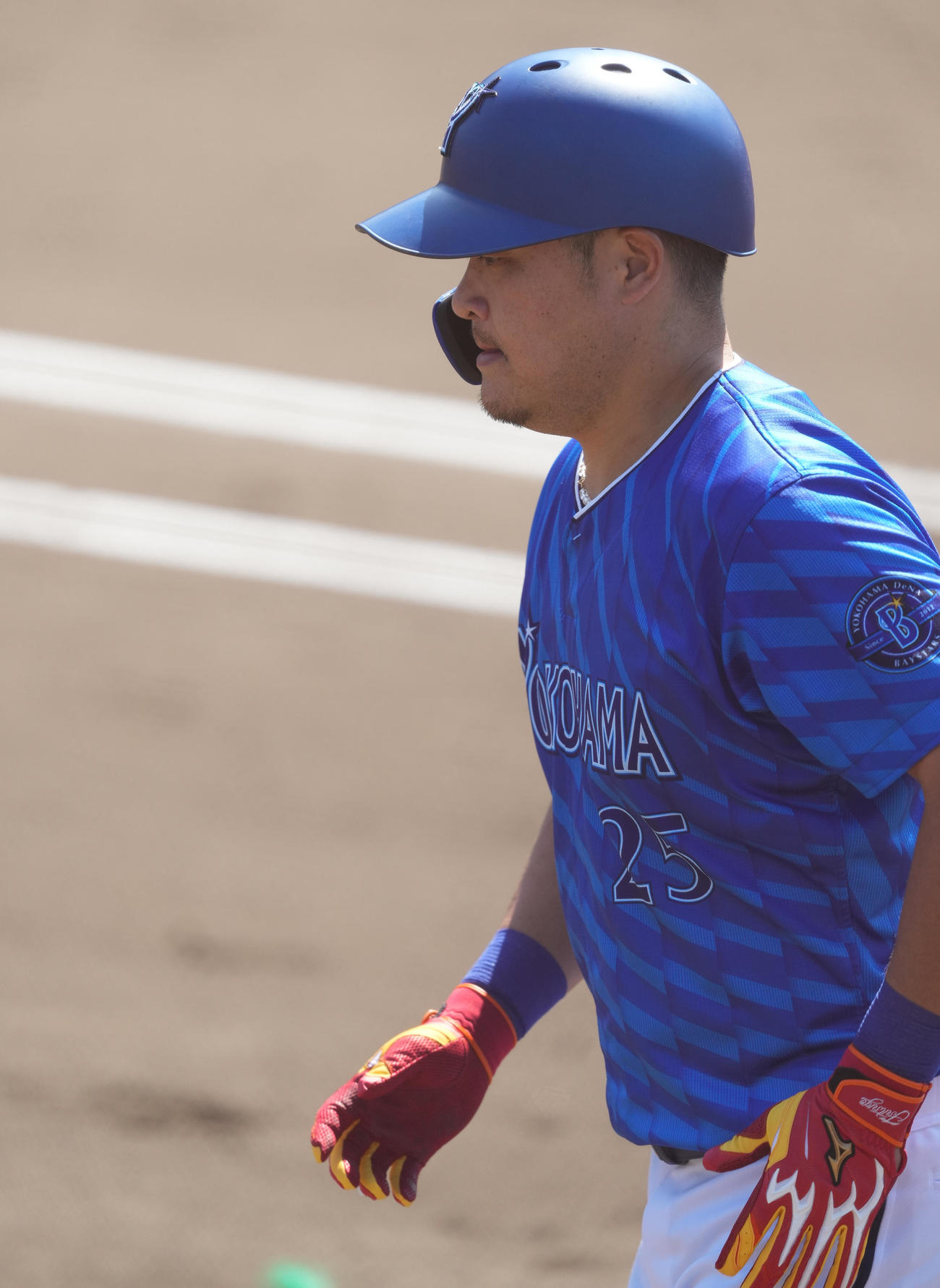 日本ハム対DeNA 4回表DeNA無死、一飛に倒れベンチへ戻る筒香（撮影・鈴木みどり）