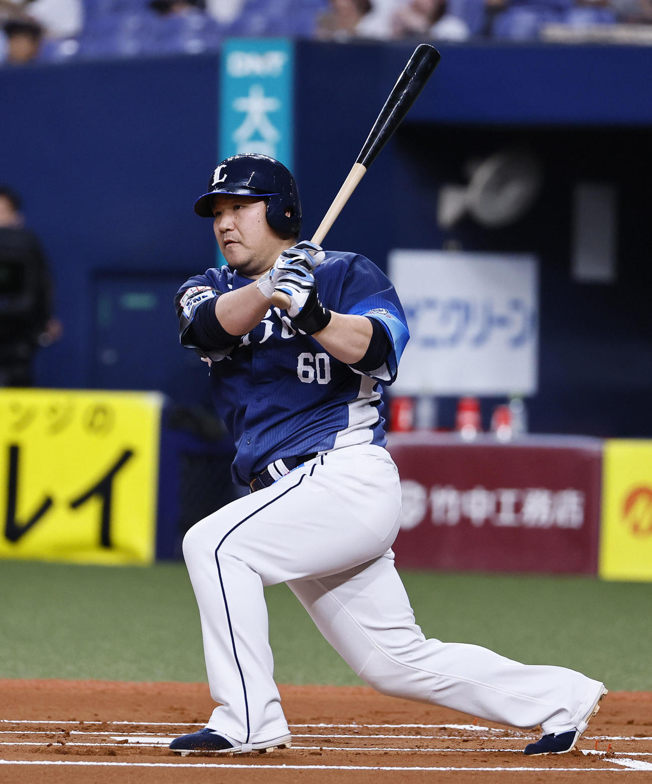 オリックス対西武　1回表西武1死二塁、中村剛は左越えに先制の適時二塁打を放つ（撮影・藤尾明華）