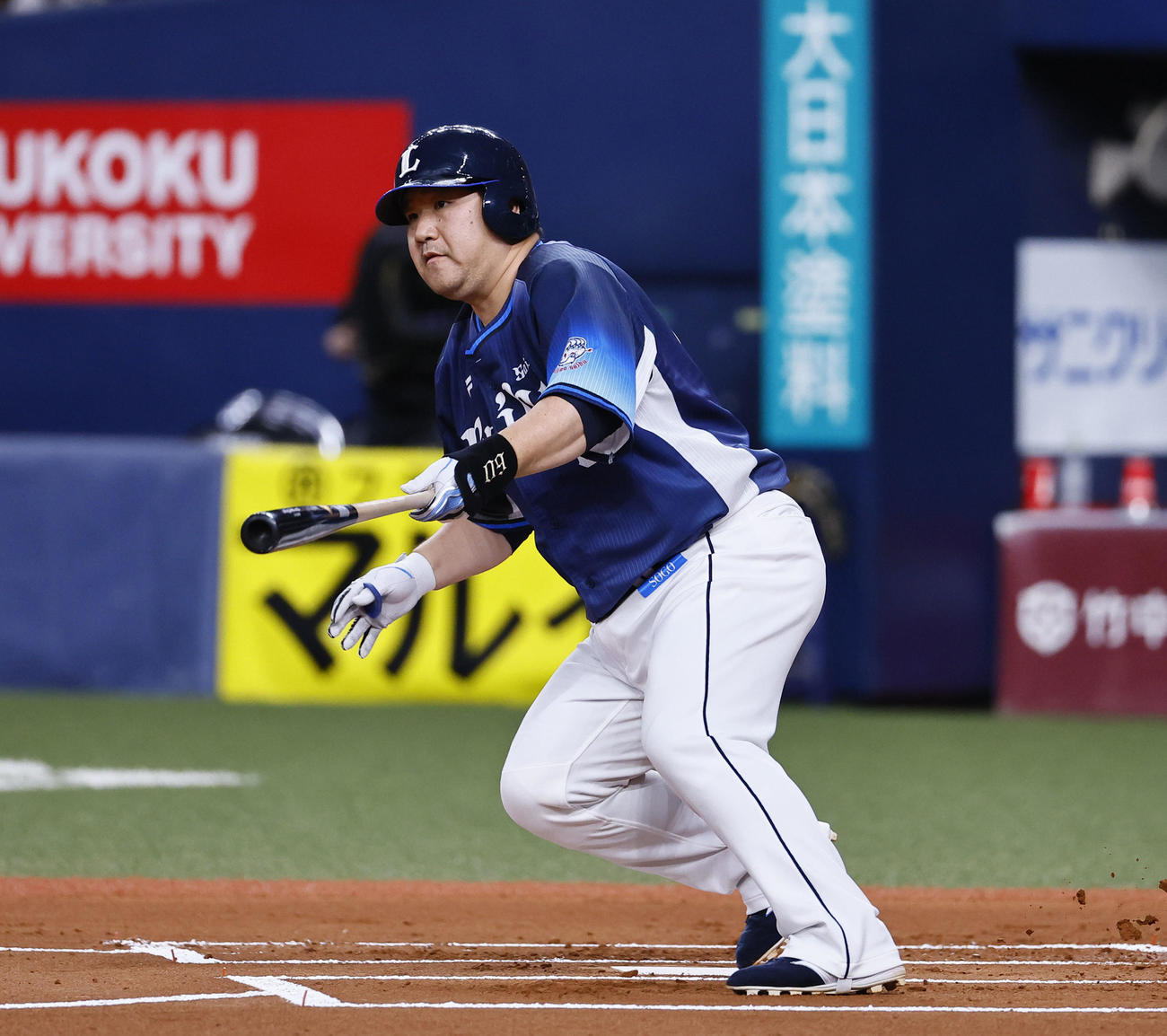 オリックス対西武　1回表西武1死二塁、中村剛は左越えに先制の適時二塁打を放つ（撮影・藤尾明華）