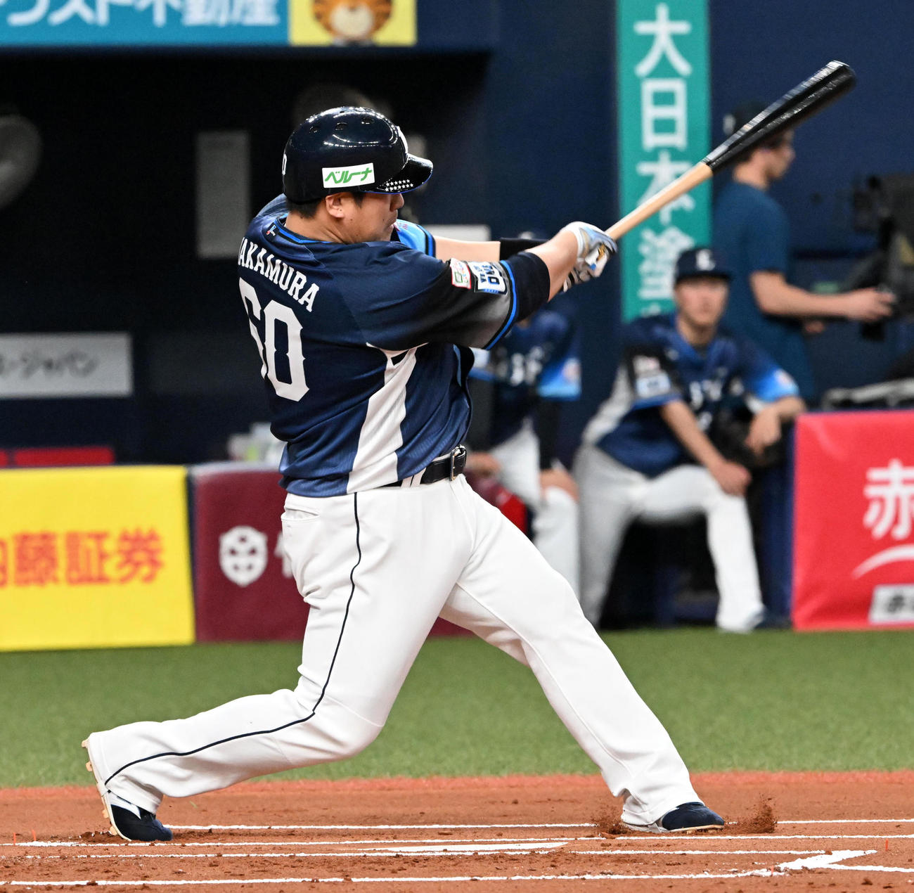 オリックス対西武　1回表西武1死二塁、中村剛は先制の左適時二塁打を放つ（撮影・前岡正明）