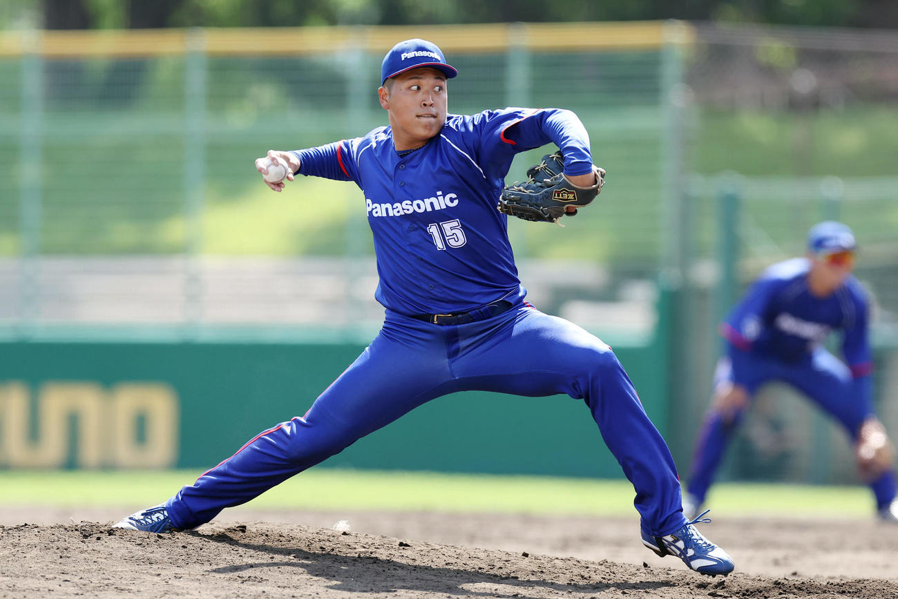パナソニック対シティライト岡山　力投するパナソニック・定本（撮影・前田充）
