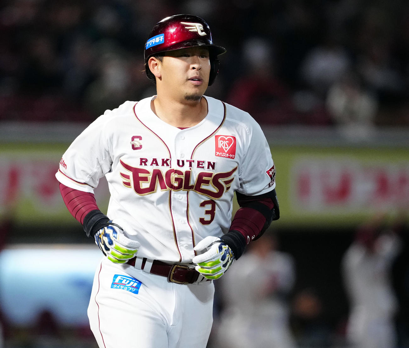 楽天対日本ハム　5回裏楽天1死一、二塁、左越えに3点本塁打を放った浅村（撮影・たえ見朱実）