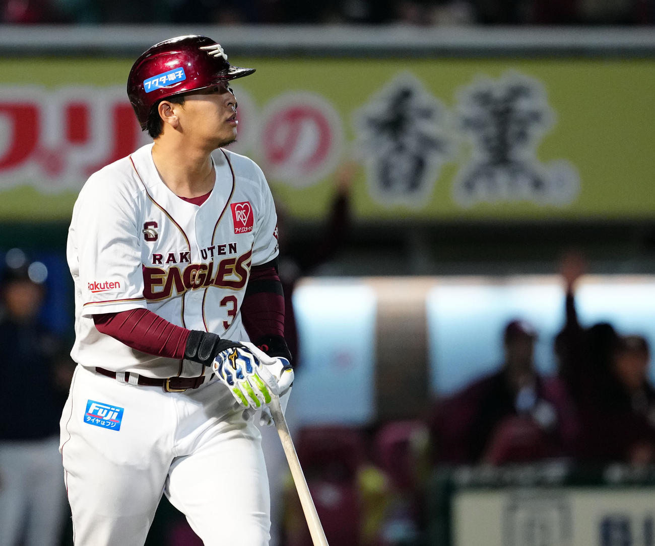 楽天対日本ハム　5回裏楽天1死一、二塁、左越えに3点本塁打を放った浅村（撮影・たえ見朱実）