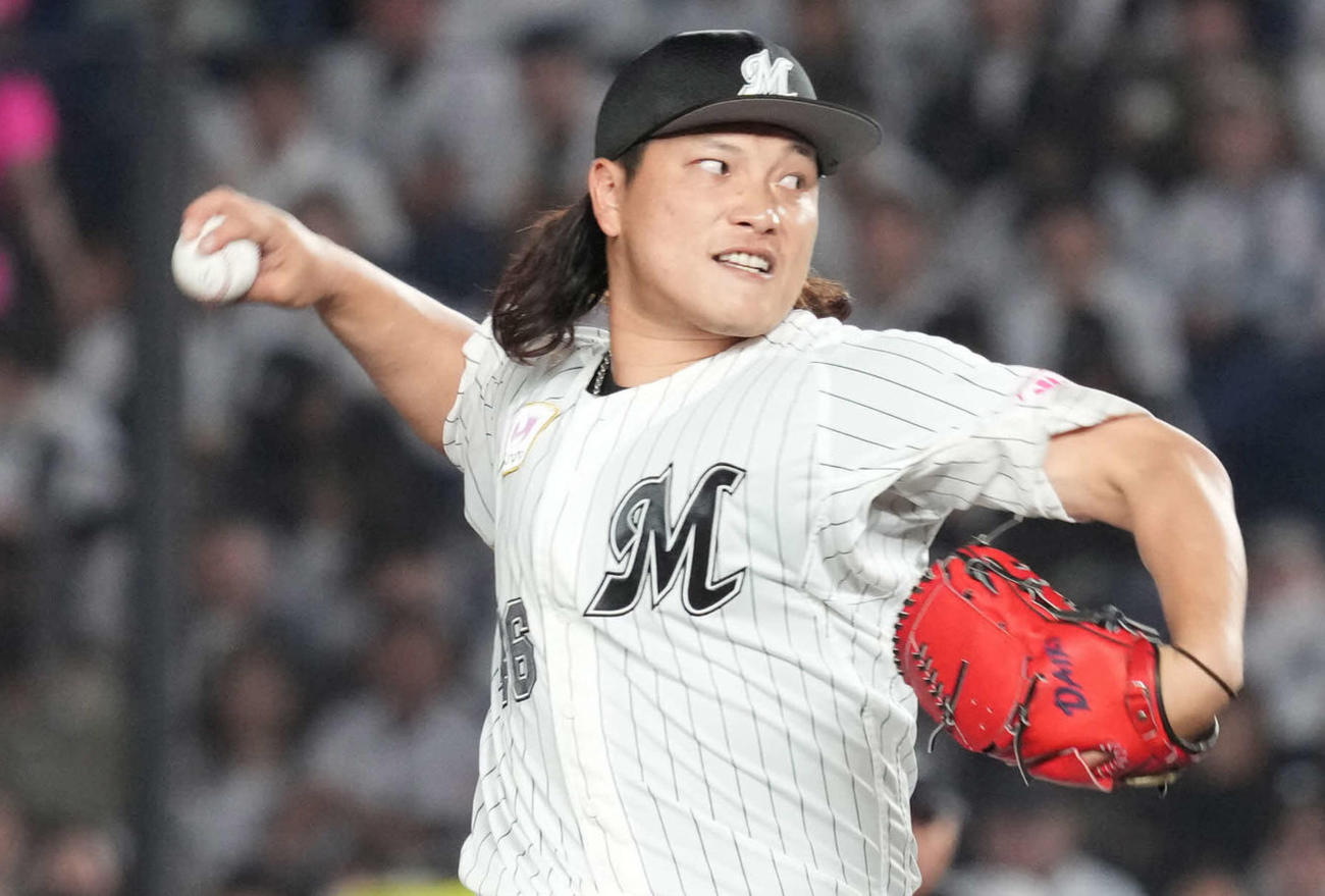 ロッテ対ソフトバンク　ロッテ3番手で登板した岩下（撮影・小沢裕）