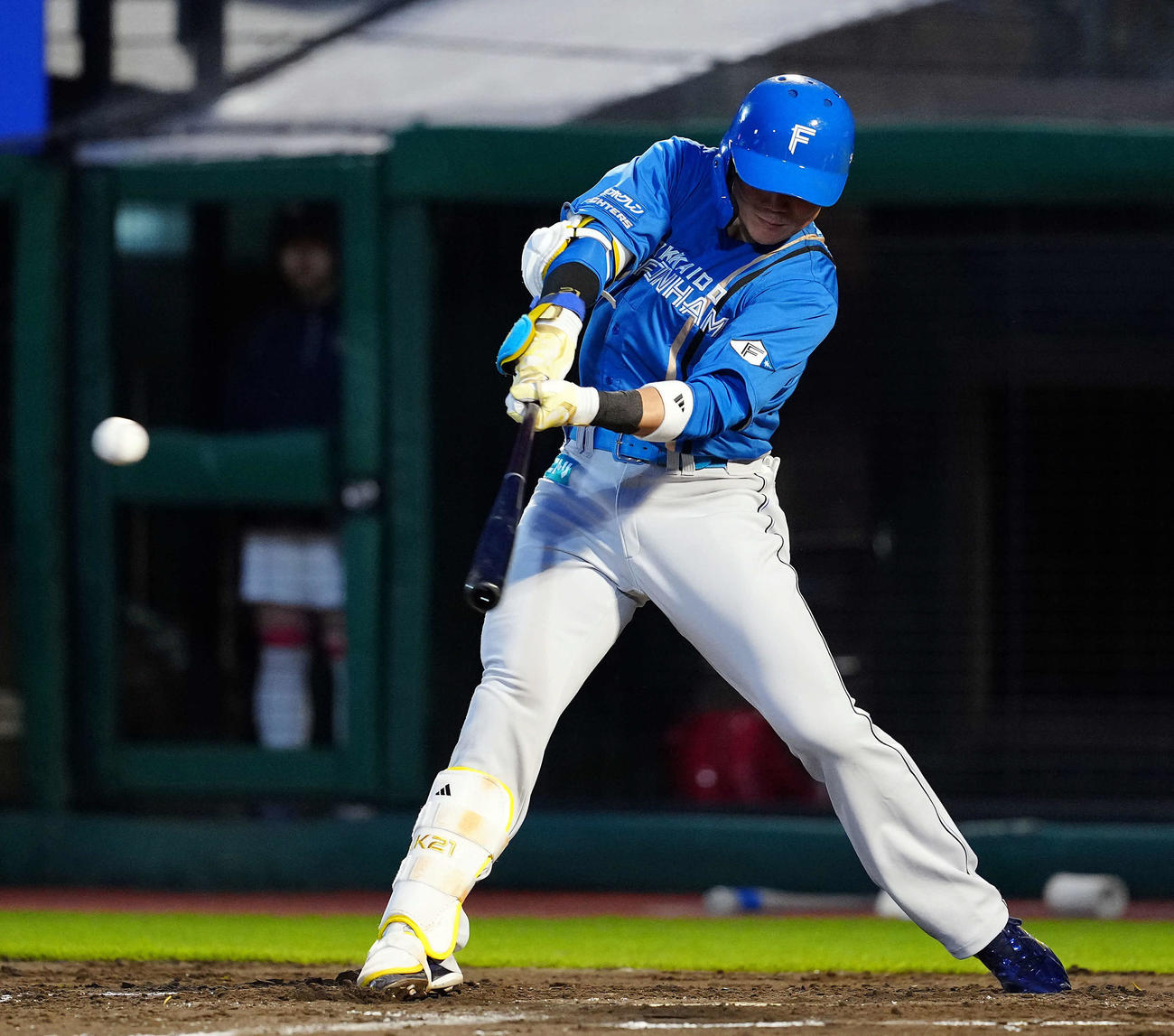 楽天対日本ハム　2回表日本ハム2死一、二塁、左前に安打を放つ清宮（撮影・たえ見朱実）