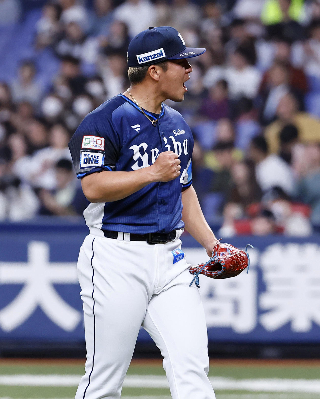 オリックス対西武　1回裏オリックス1死一、三塁、セデーニョを三ゴロ併殺に打ち取りガッツポーズをするボー（撮影・藤尾明華）