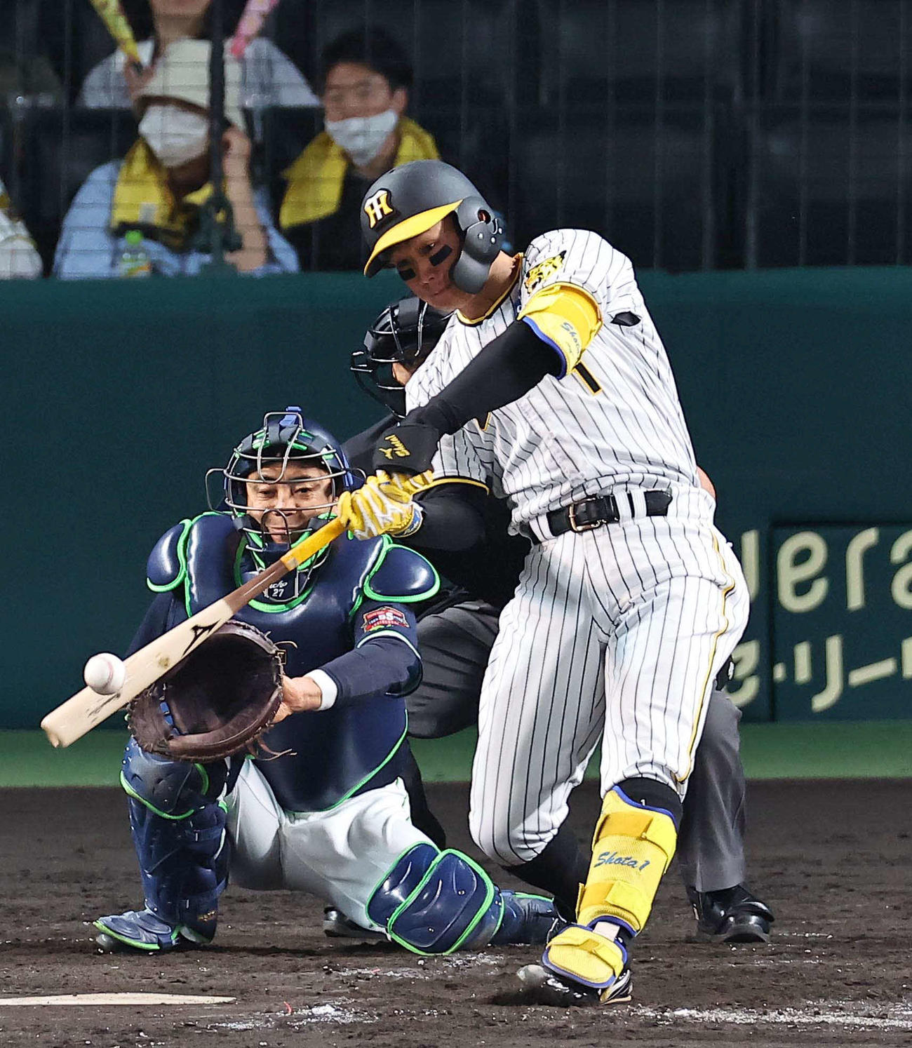 阪神対ヤクルト　4回裏阪神2死、森下は左中間へソロ本塁打を放つ（撮影・上田博志）
