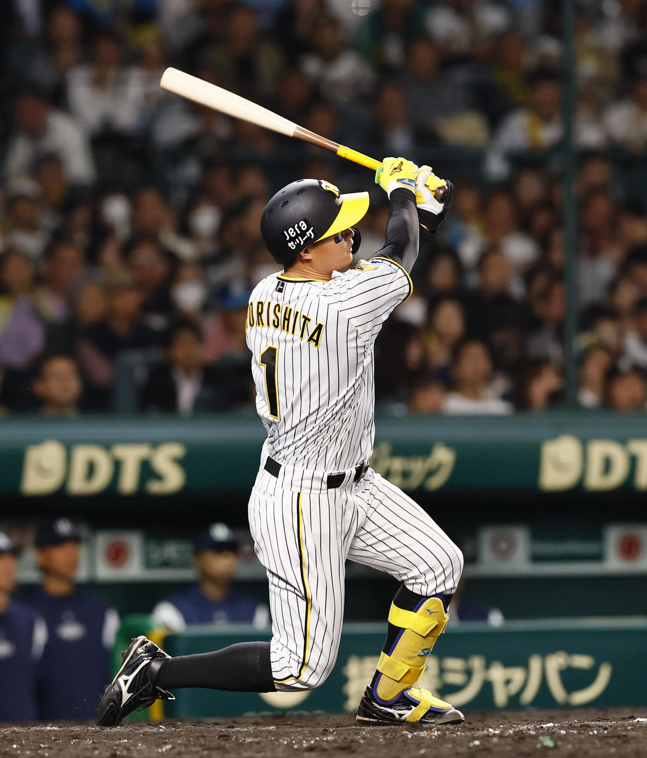 阪神対ヤクルト　4回裏阪神2死、森下は左中間に本塁打を放つ（撮影・藤尾明華）