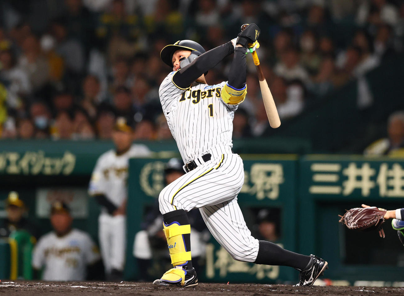 阪神対ヤクルト　4回裏阪神2死、森下は左越えソロ本塁打を放つ（撮影・上山淳一）