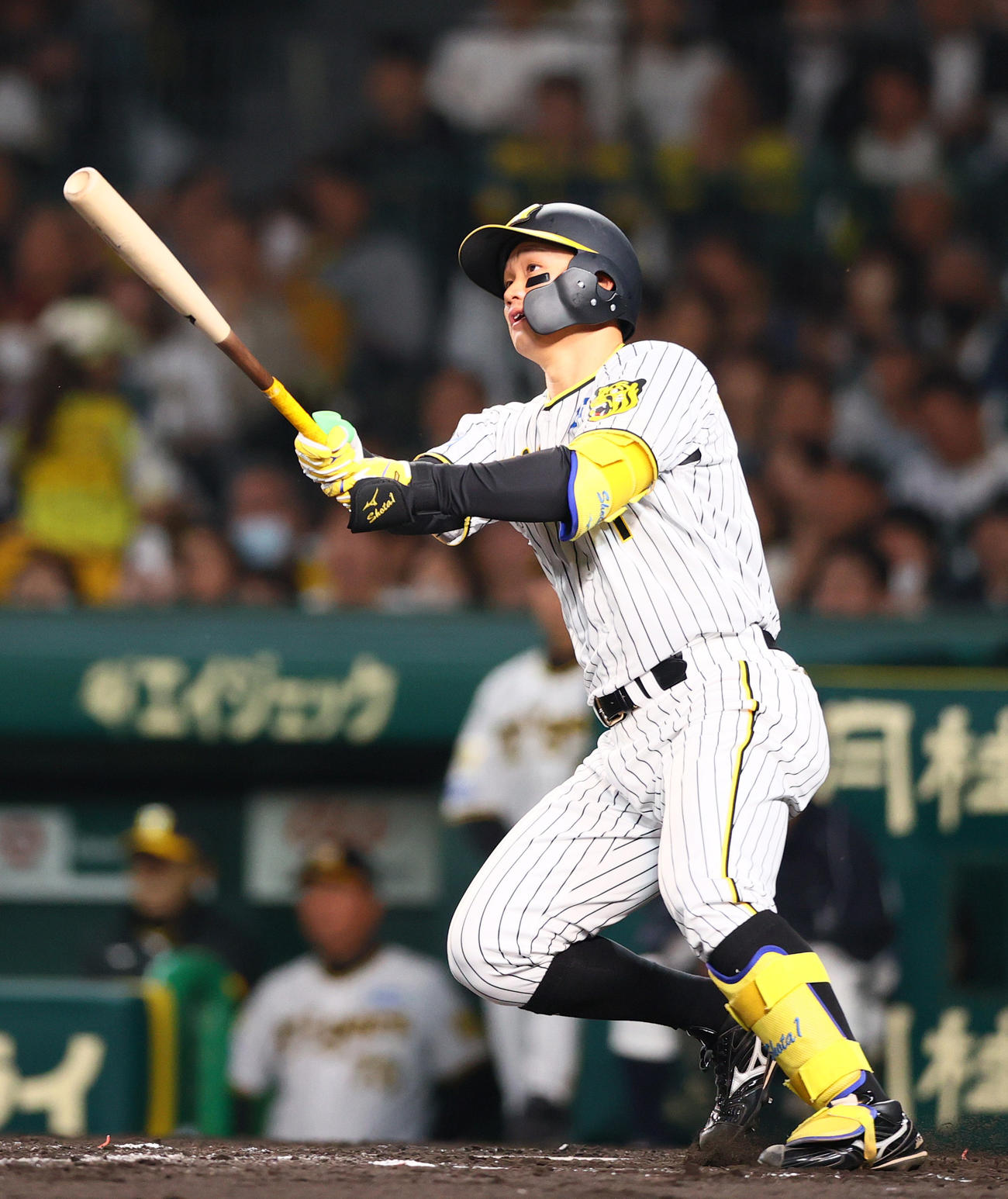 阪神対ヤクルト　4回裏阪神2死、森下は左越えソロ本塁打を放つ（撮影・上山淳一）