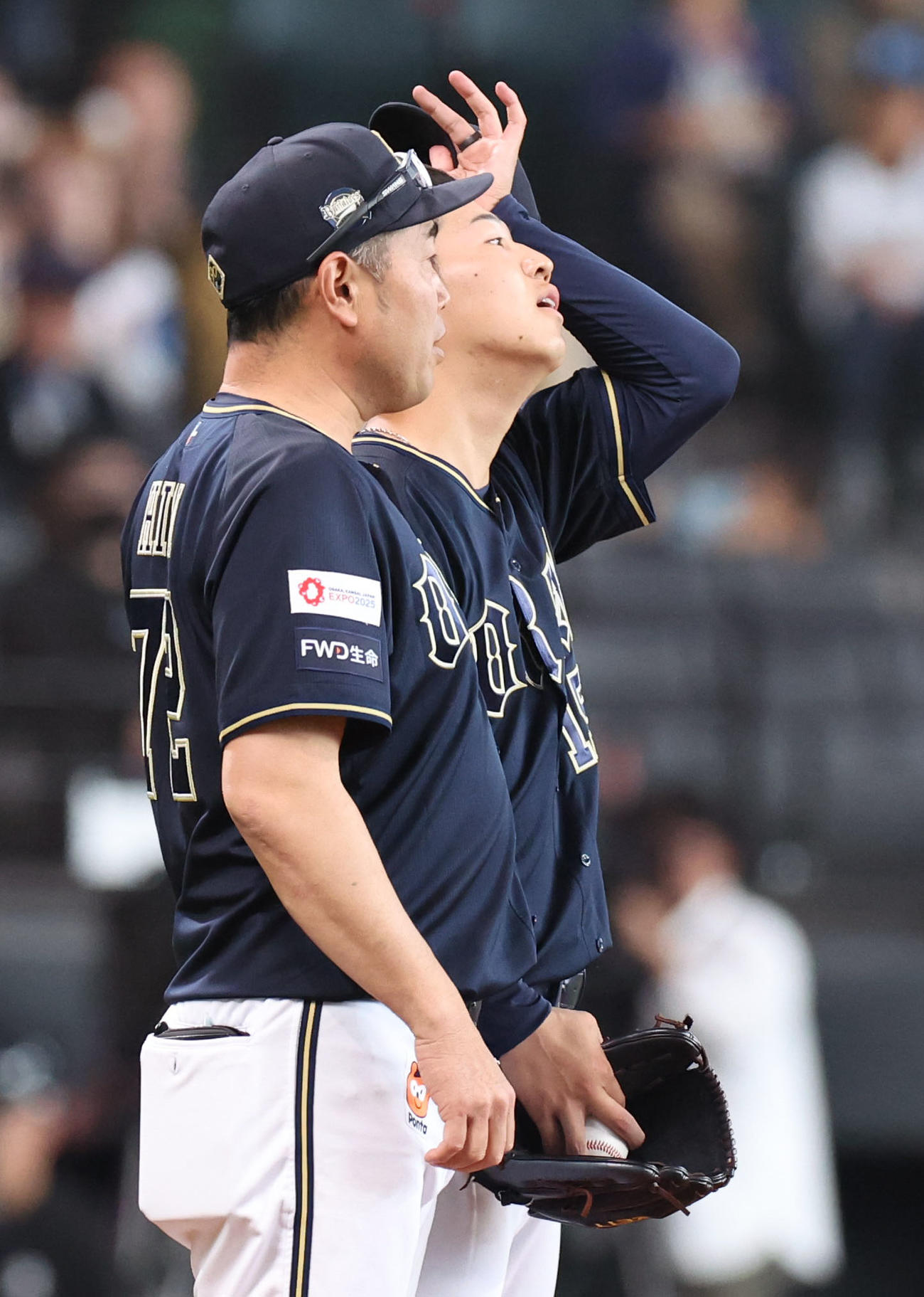 日本ハム対オリックス　1回裏日本ハム1死一、三塁、田宮に適時二塁打を浴びマウンドで汗を拭う椋木（撮影・佐藤翔太）