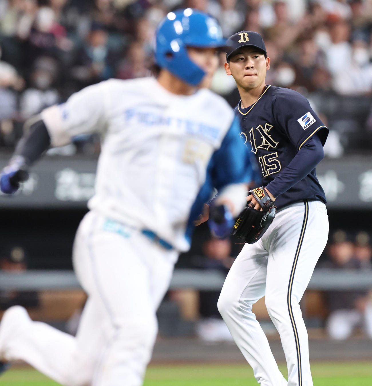 日本ハム対オリックス　1回裏日本ハム1死一、三塁、田宮に適時二塁打を浴びる椋木（撮影・佐藤翔太）