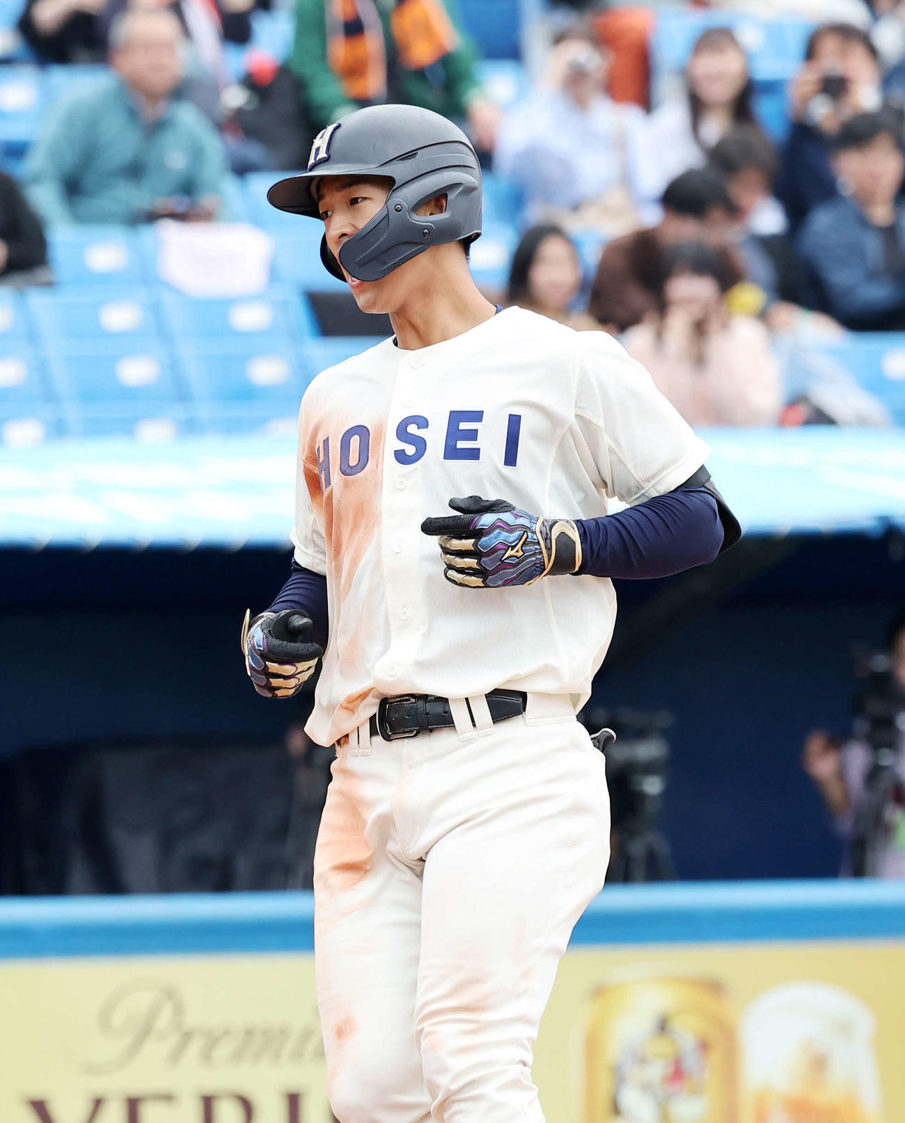 法大対慶大　3回表法大1死、松下は左越えソロ本塁打を放つ（撮影・鈴木正人）