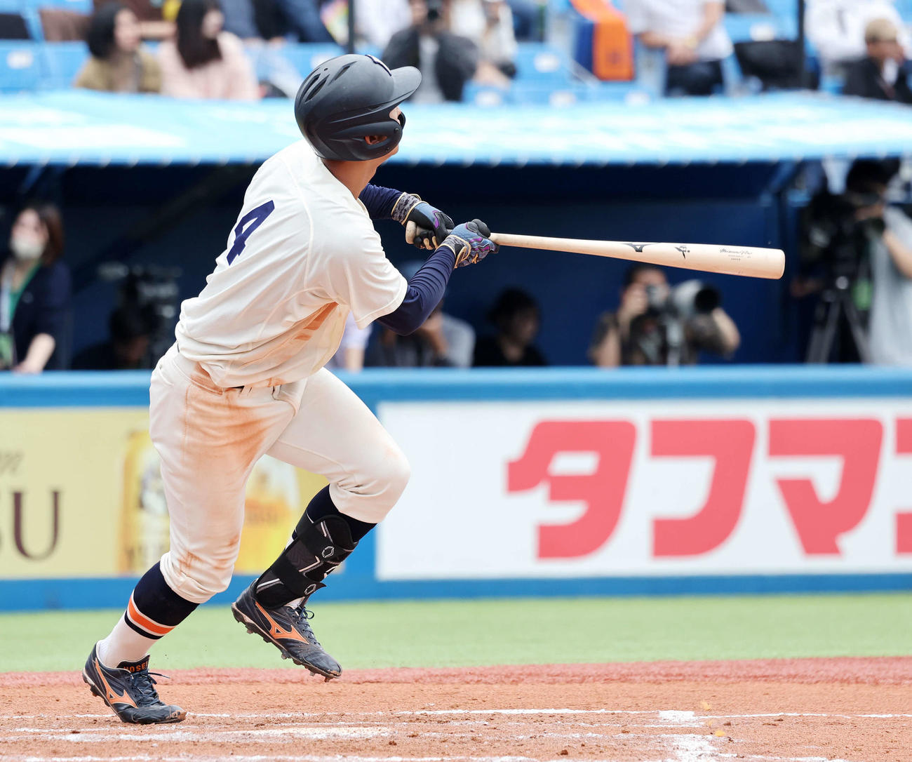 法大対慶大　3回表法大1死、松下は左越えソロ本塁打を放つ（撮影・鈴木正人）