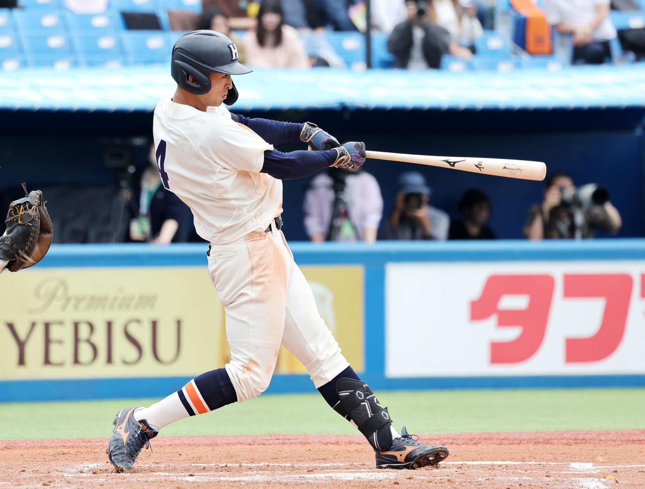 法大対慶大　3回表法大1死、松下は左越えソロ本塁打を放つ（撮影・鈴木正人）