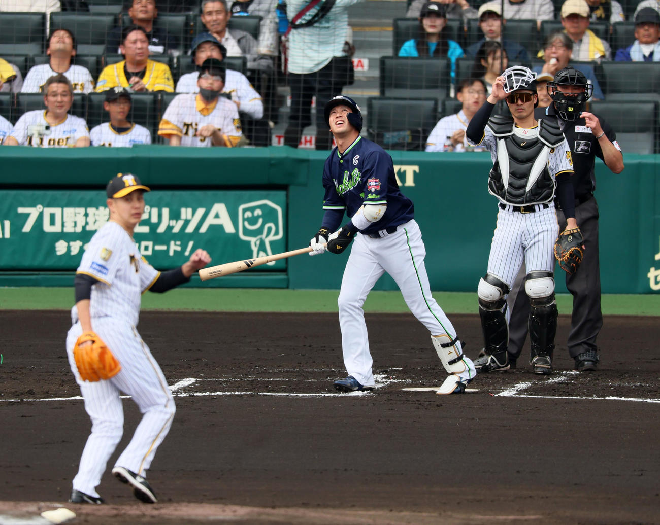 阪神対ヤクルト　2回表ヤクルト無死三塁、山田は中飛を打ち上げ犠飛となる。投手は大竹（撮影・加藤哉）