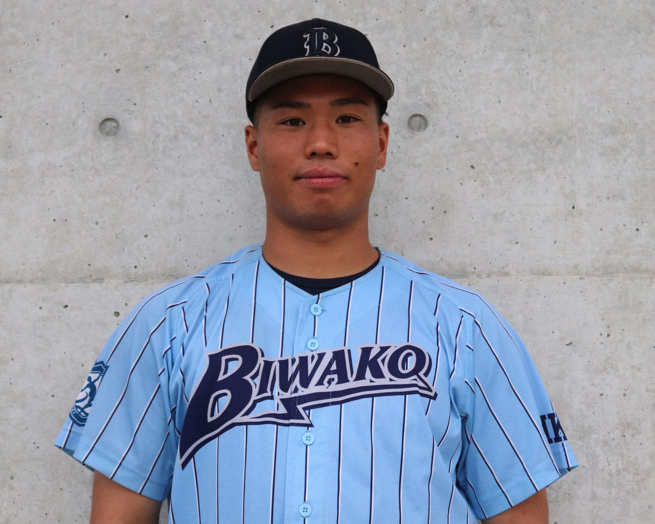 先発した、びわこ成蹊スポーツ大の新川朝耶投手（4年＝履正社）