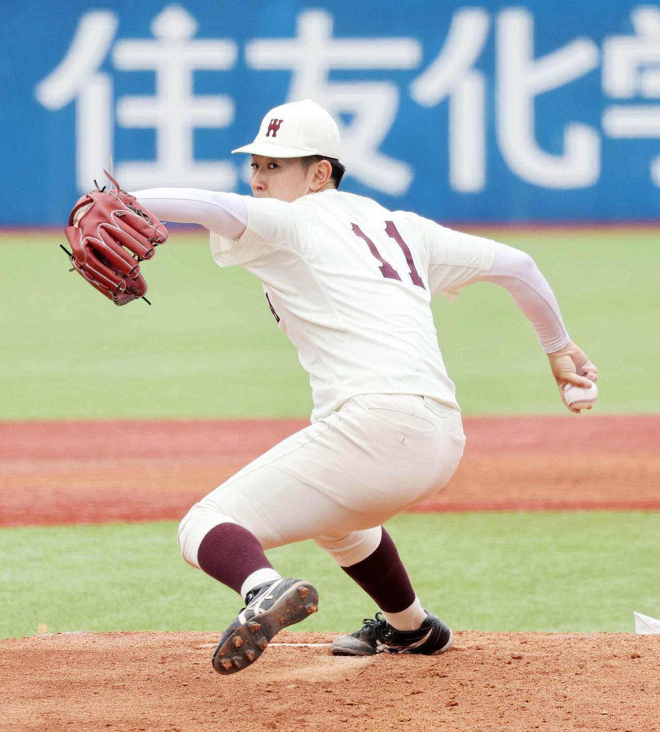 早大対明大　力投する早大先発の伊藤樹（撮影・鈴木正人）