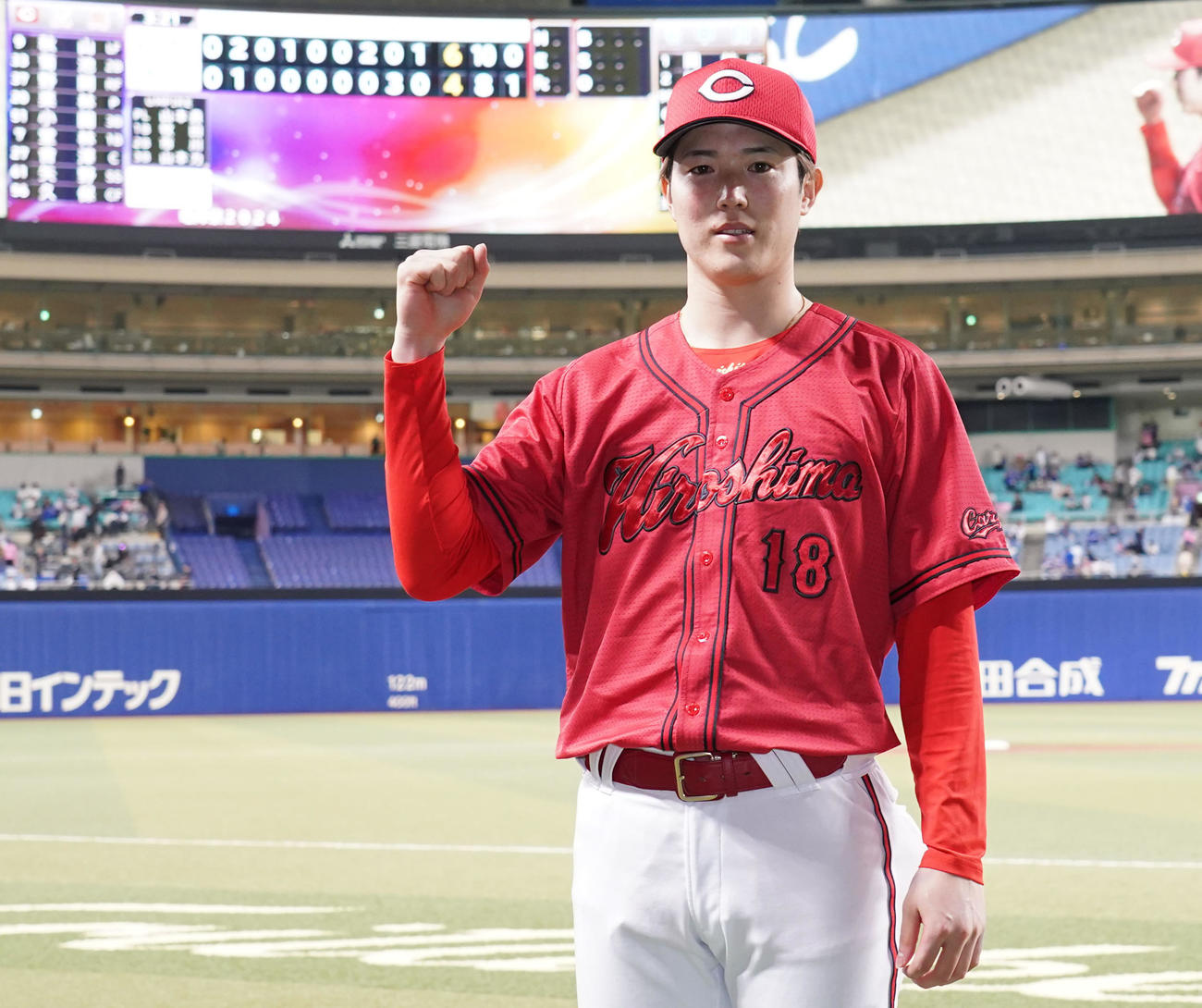 中日対広島　ヒーローインタビューを終えポーズを決める森下（撮影・森本幸一）