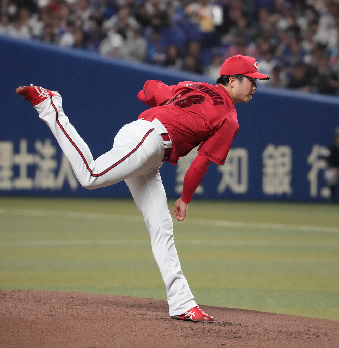 中日対広島　1回裏、登板する広島先発の森下（撮影・森本幸一）
