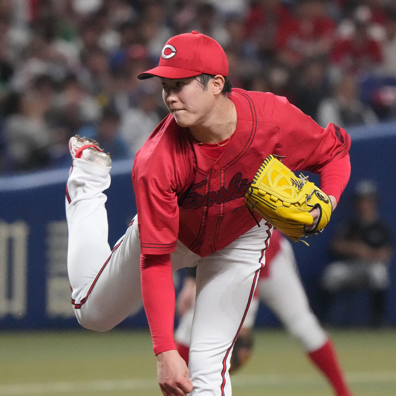 中日対広島　4回裏、力投する広島先発の森下（撮影・森本幸一）