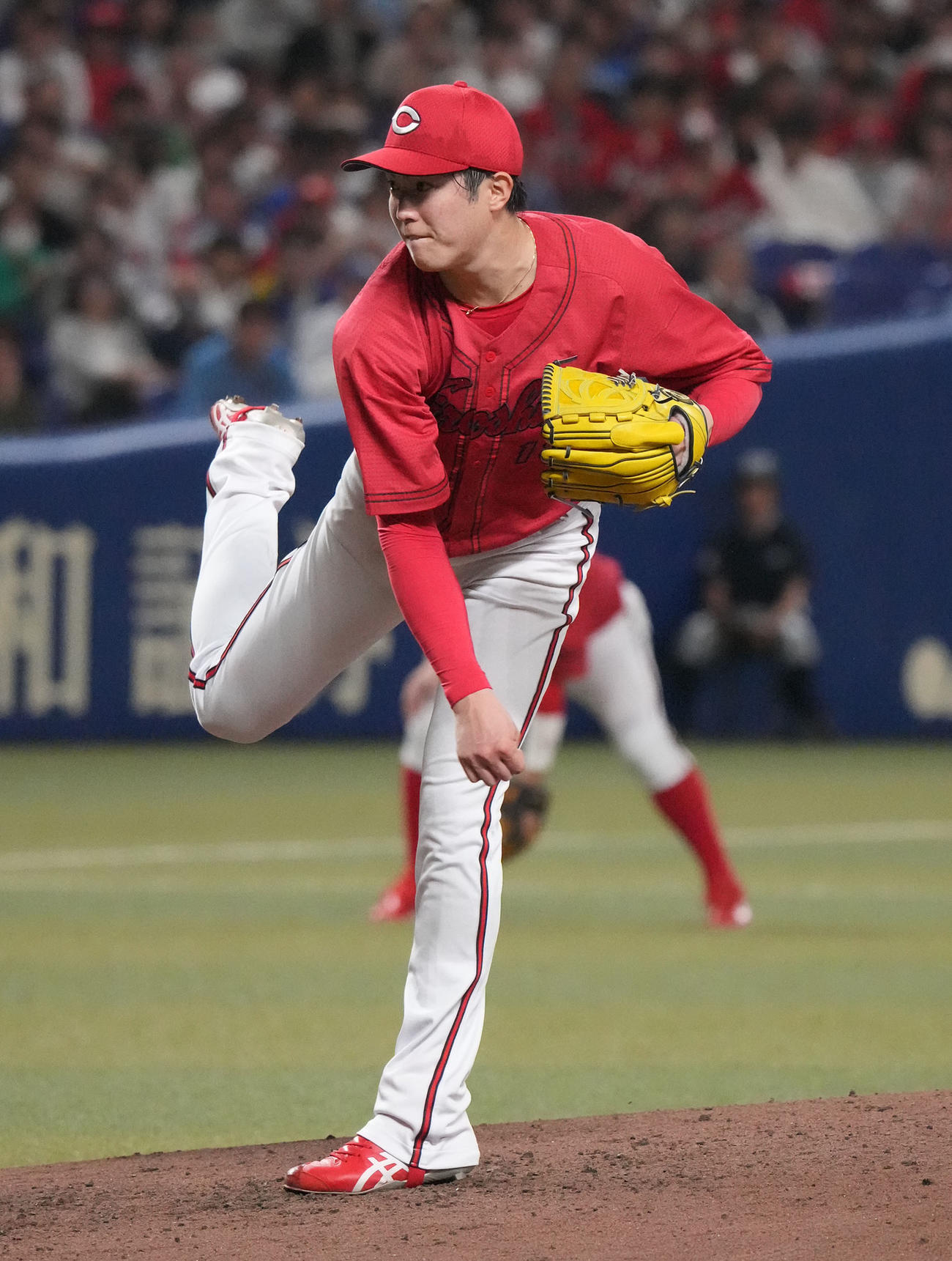 中日対広島　4回裏、力投する広島先発の森下（撮影・森本幸一）