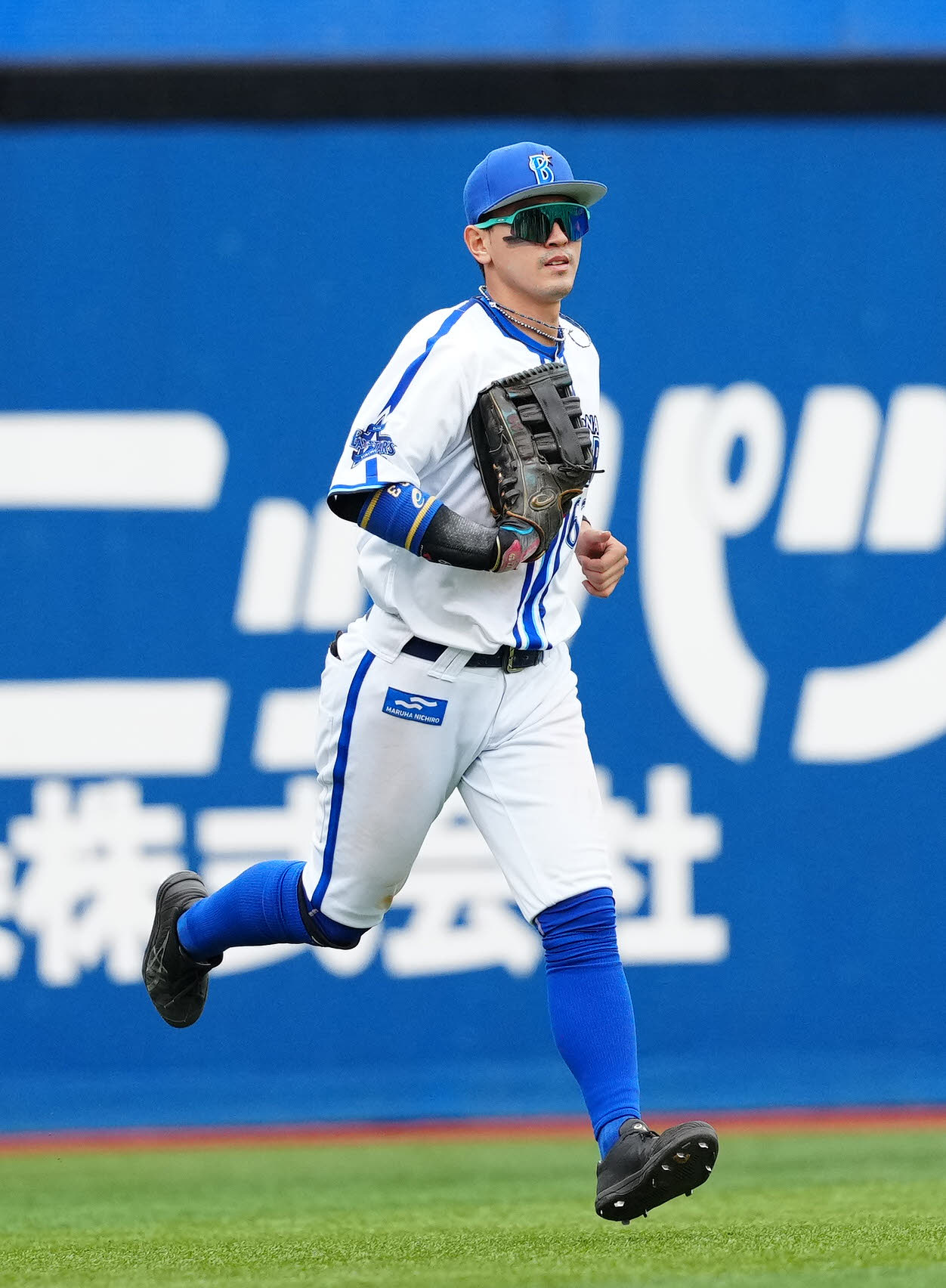 DeNA対巨人　7回表巨人2死、吉川の左前打を処理し二塁へ好送球した左翼手関根（撮影・江口和貴）