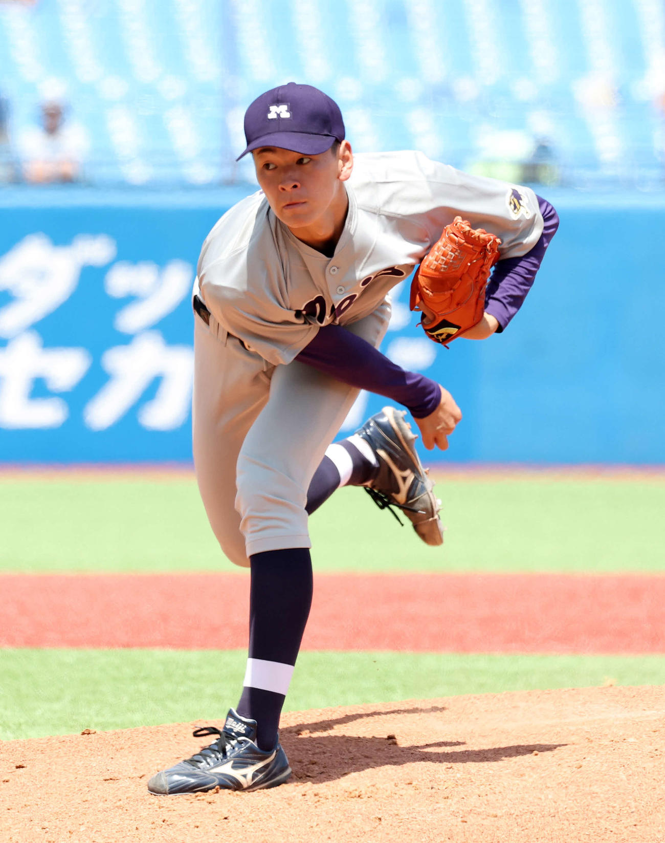 明大対早大　力投する明大先発の高須（撮影・鈴木正人）