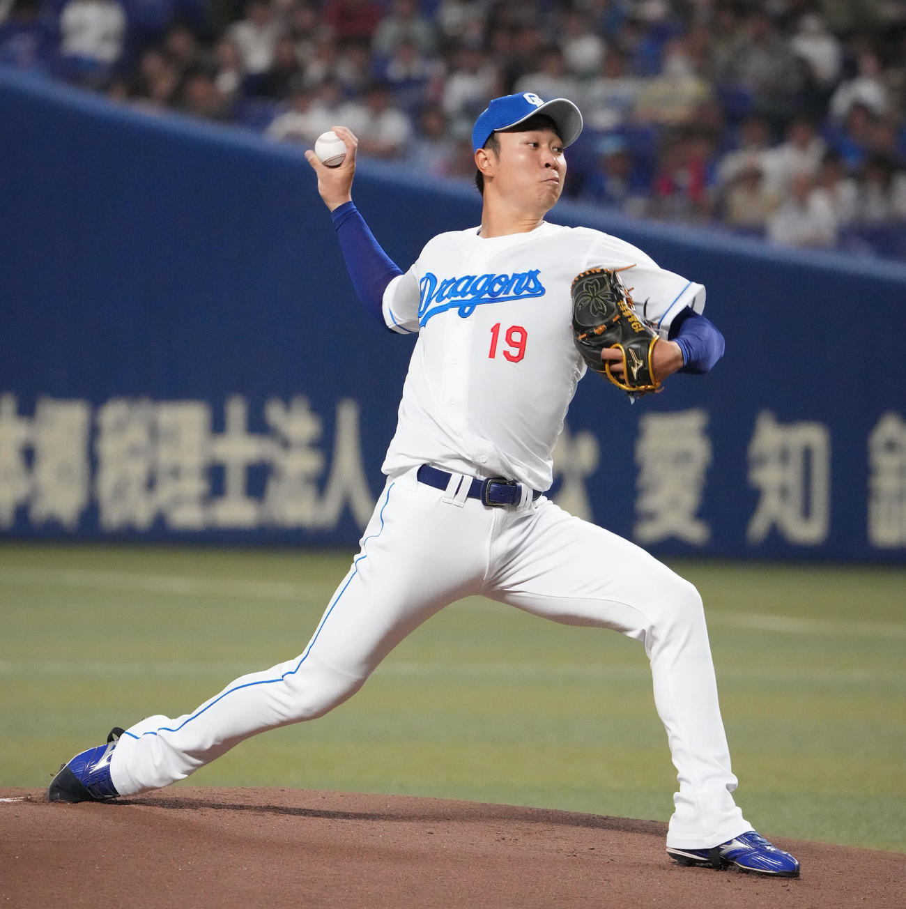 中日対広島　1回表、登板する中日先発の高橋宏（撮影・森本幸一）