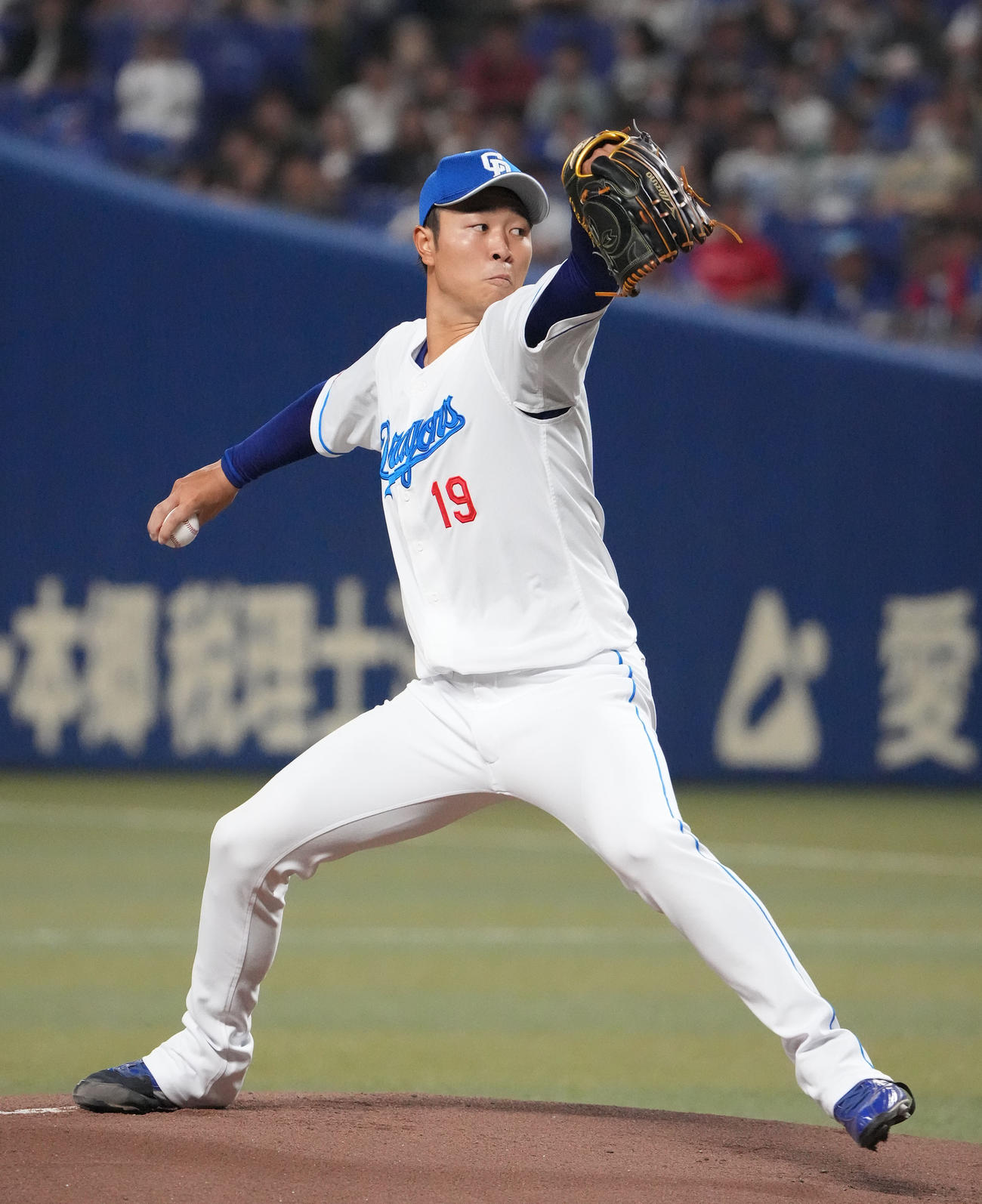 中日対広島　1回表、登板する中日先発の高橋宏（撮影・森本幸一）