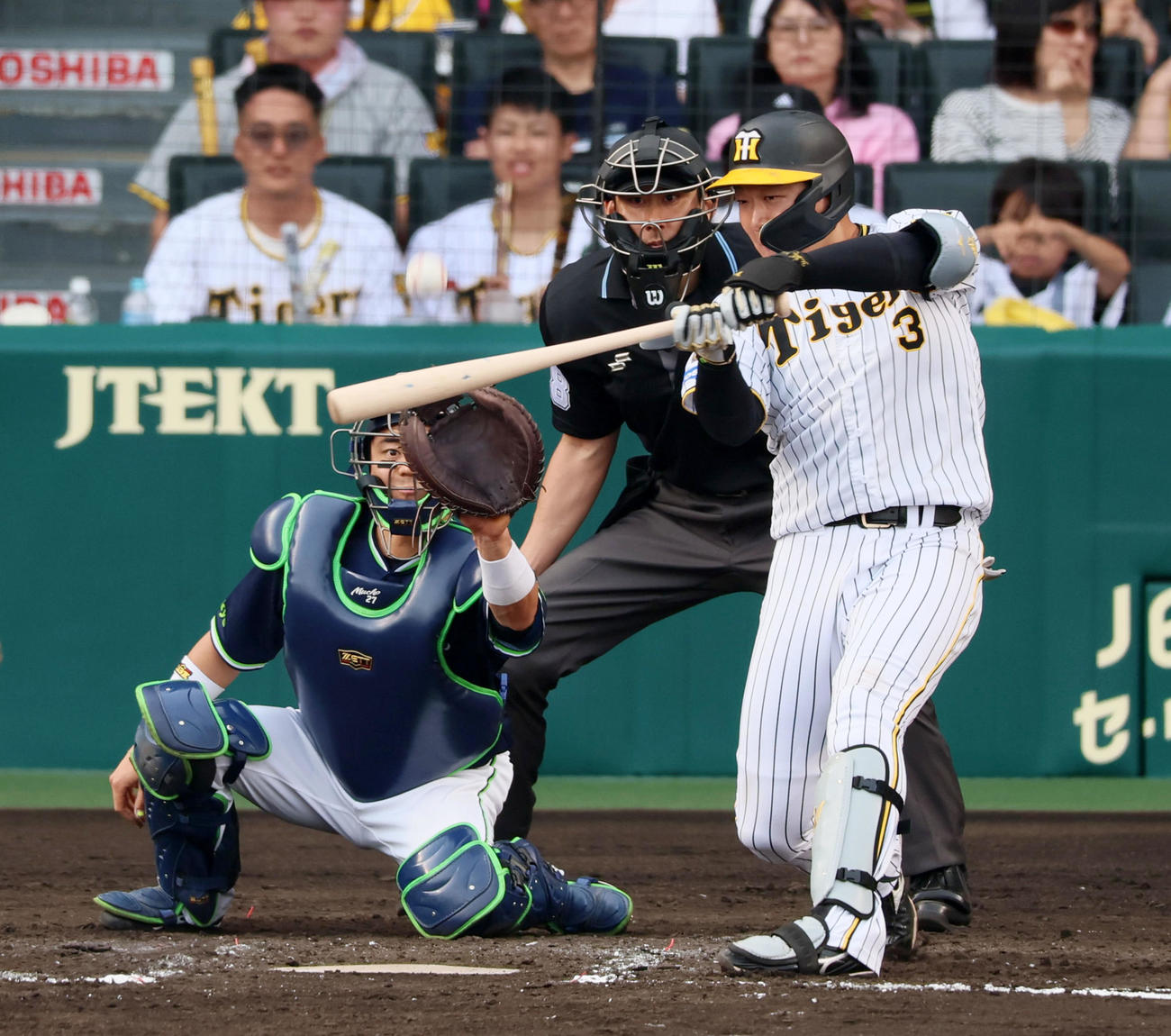 阪神対ヤクルト　7回裏阪神2死一、二塁、大山は左適時打を放つ（撮影・加藤哉）