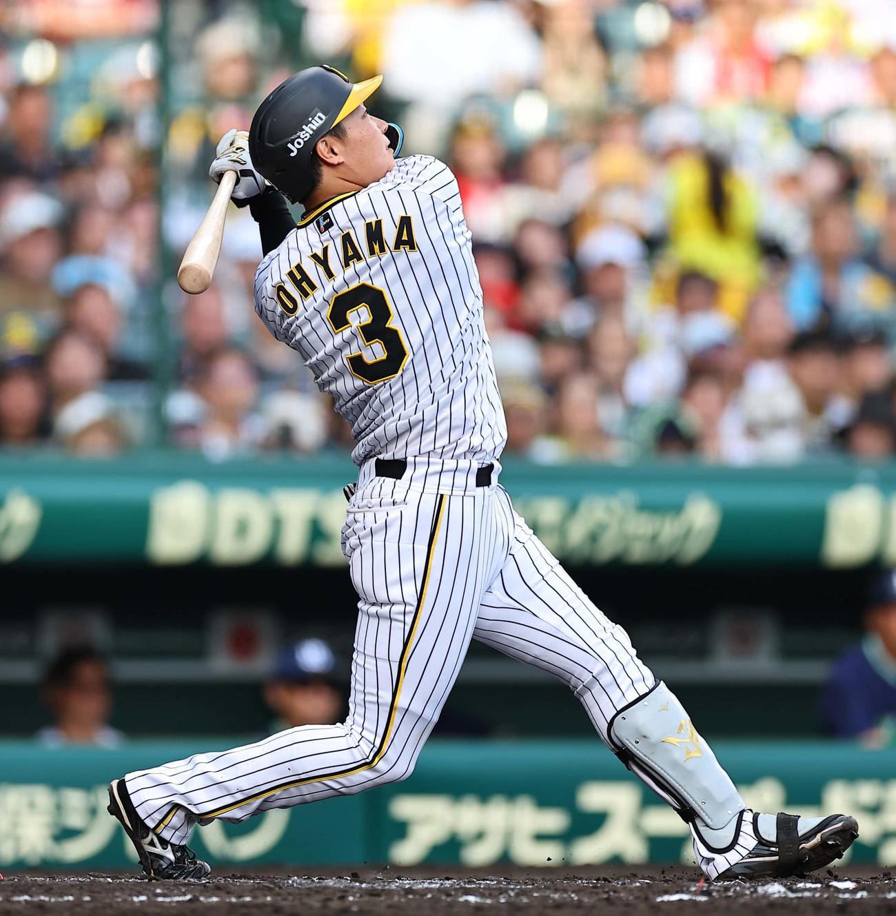 阪神対ヤクルト　7回裏阪神2死一、二塁、大山は左前に逆転となる2点適時打を放つ（撮影・上田博志）