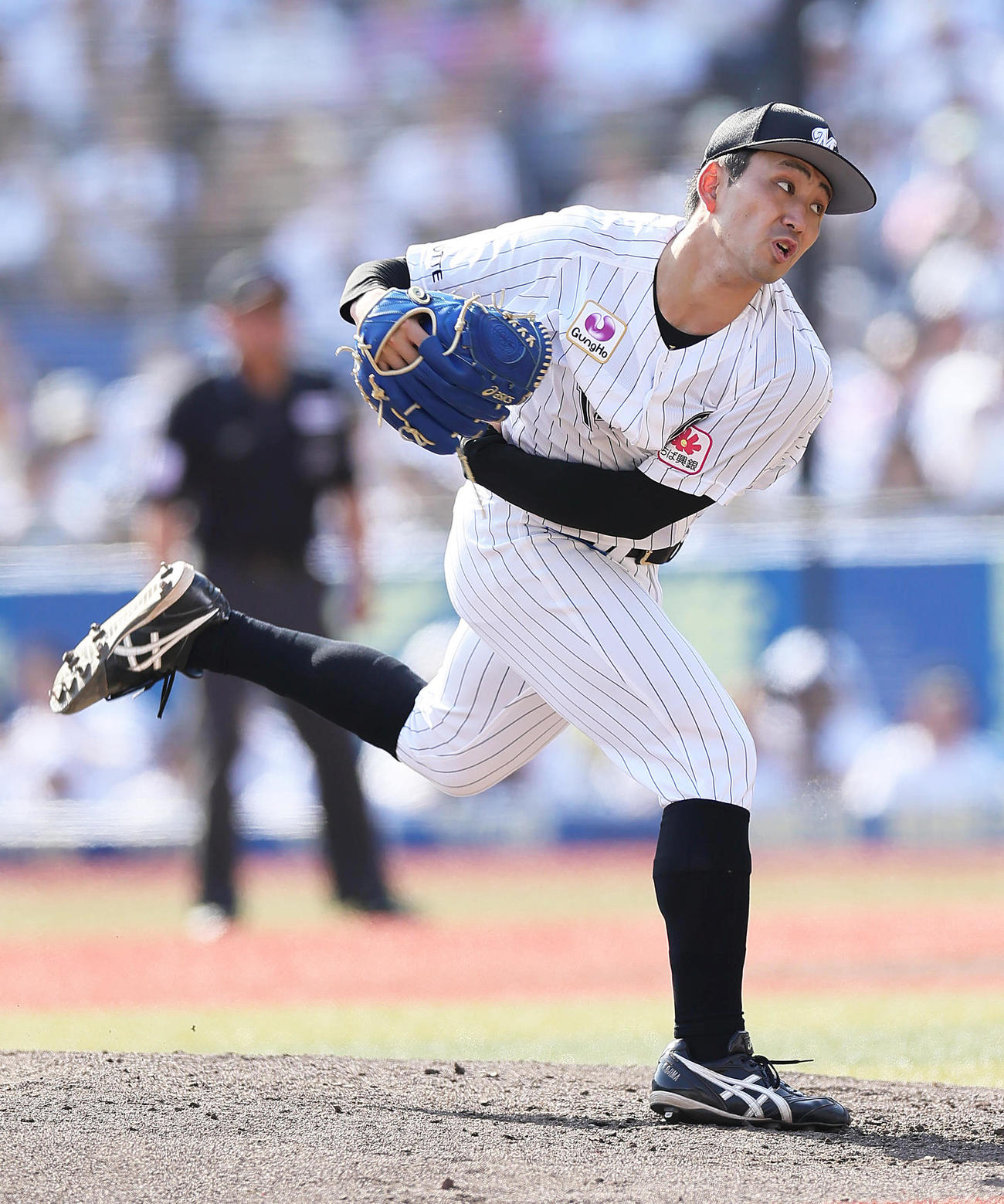 ロッテ対楽天　ロッテ先発の小島（撮影・足立雅史）
