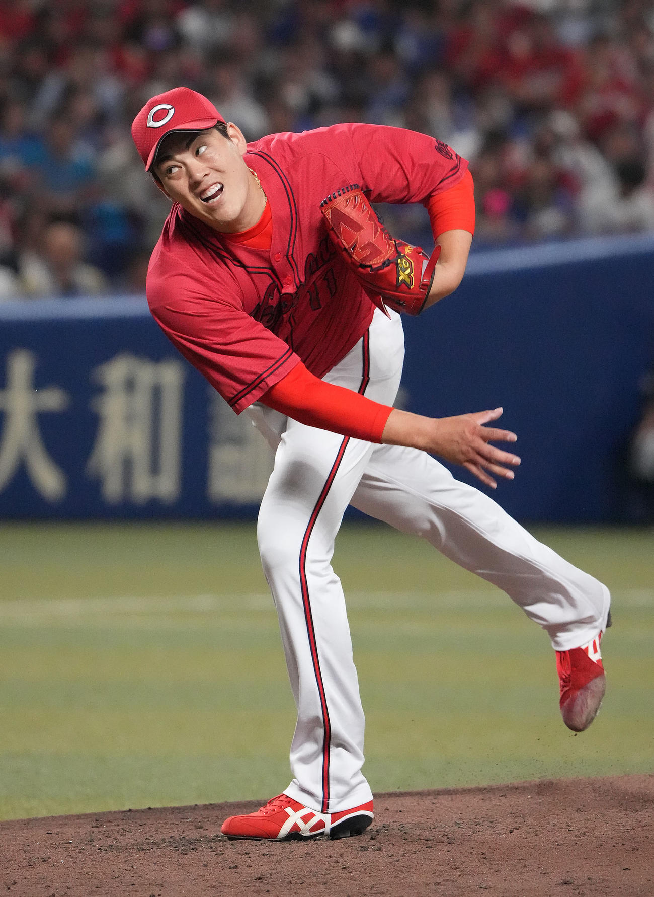 中日対広島　3回裏、力投する広島先発の九里（撮影・森本幸一）